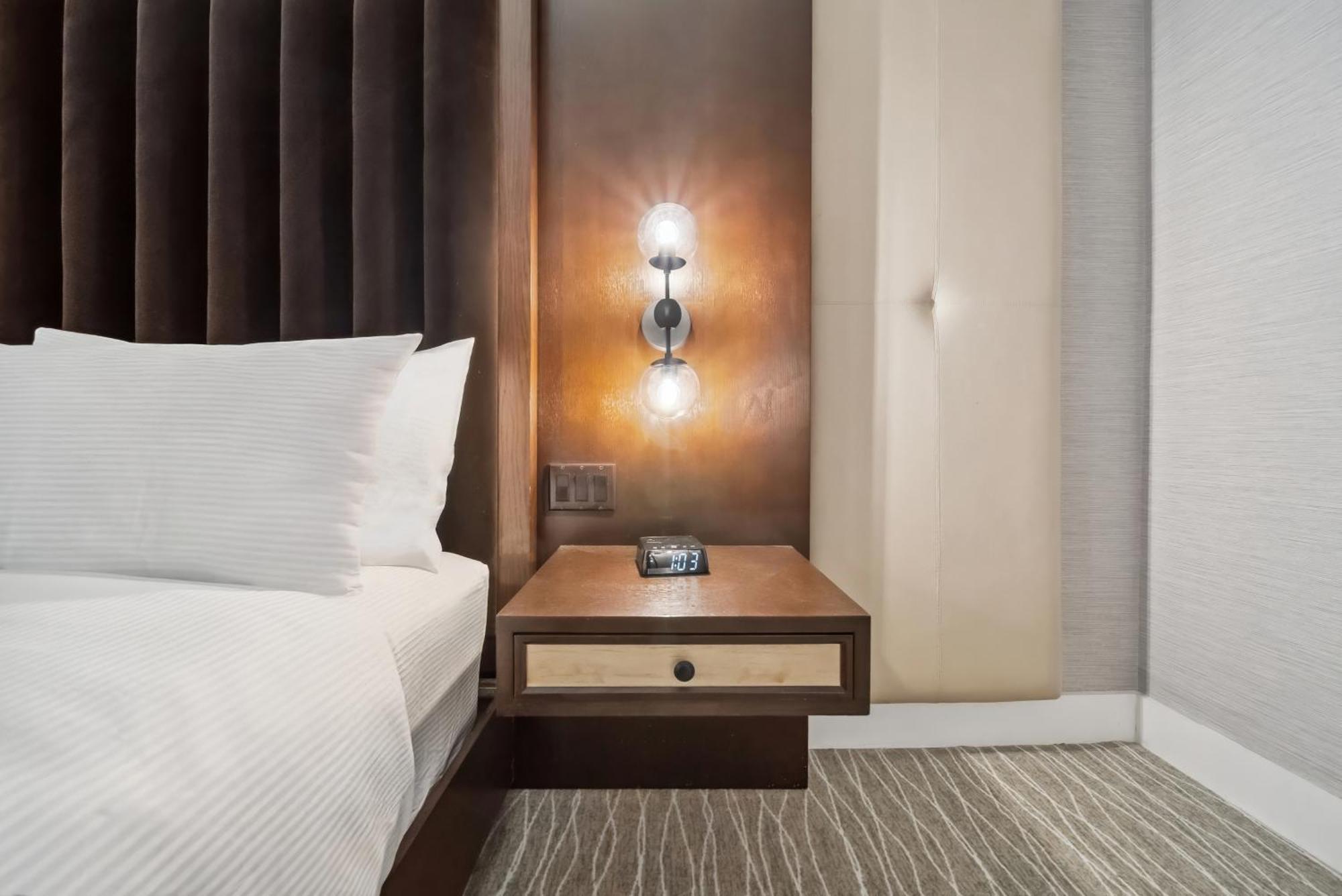 Lexington Plaza Hotel 4*