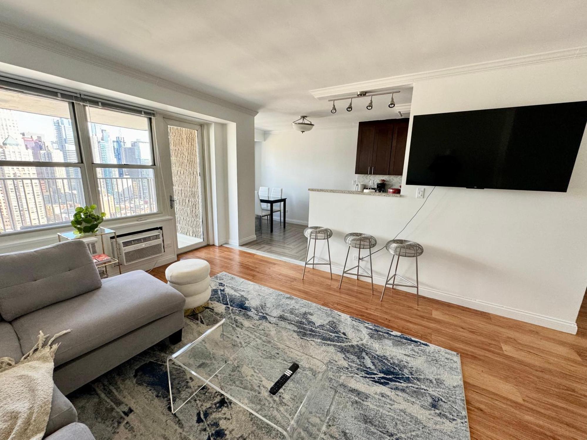 Midtown High Floor Fantastic Panoramic View Corner 2 Bedroom * New York