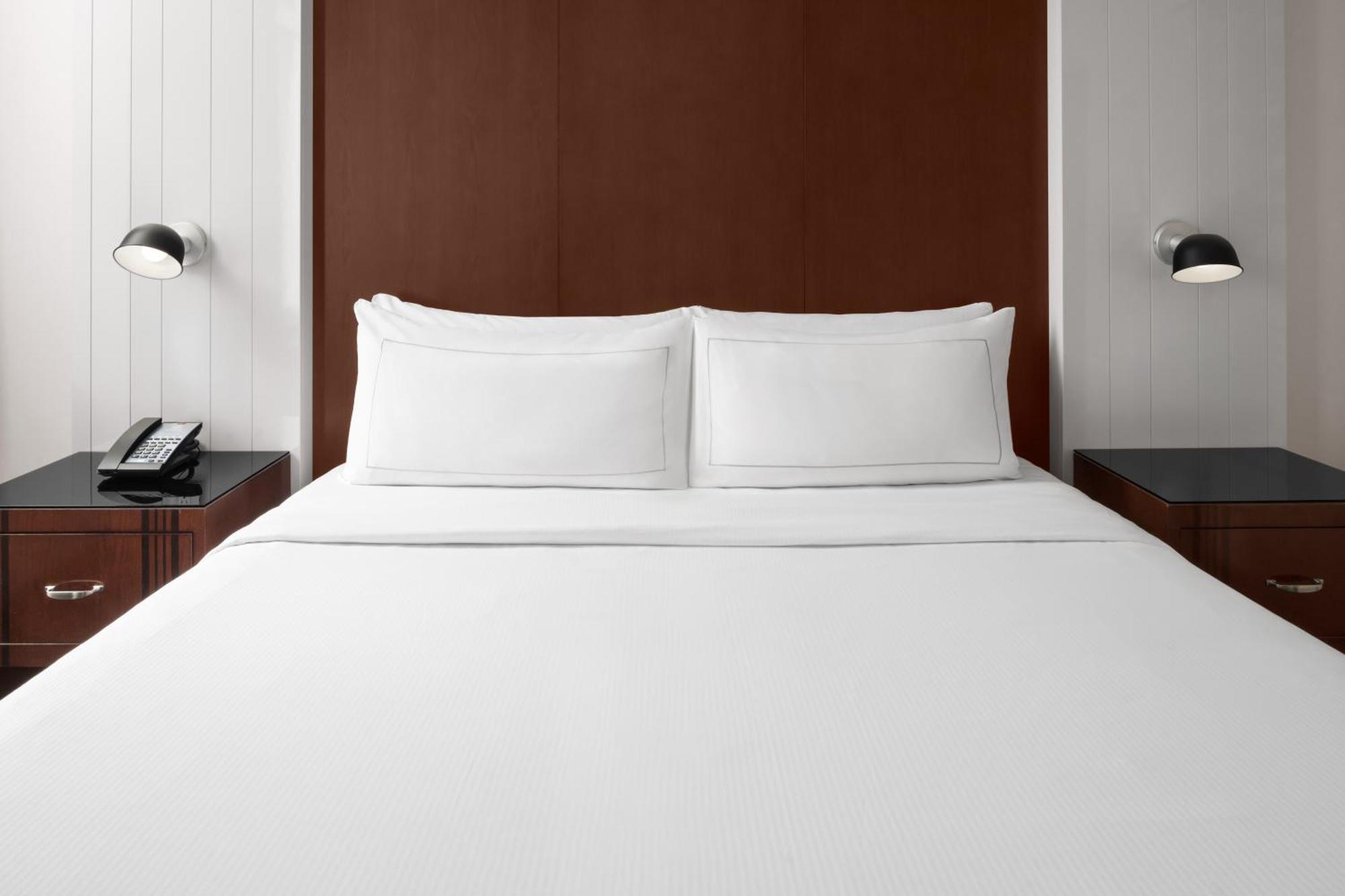 Hotel Hilton Brooklyn - Newly Renovated 4*