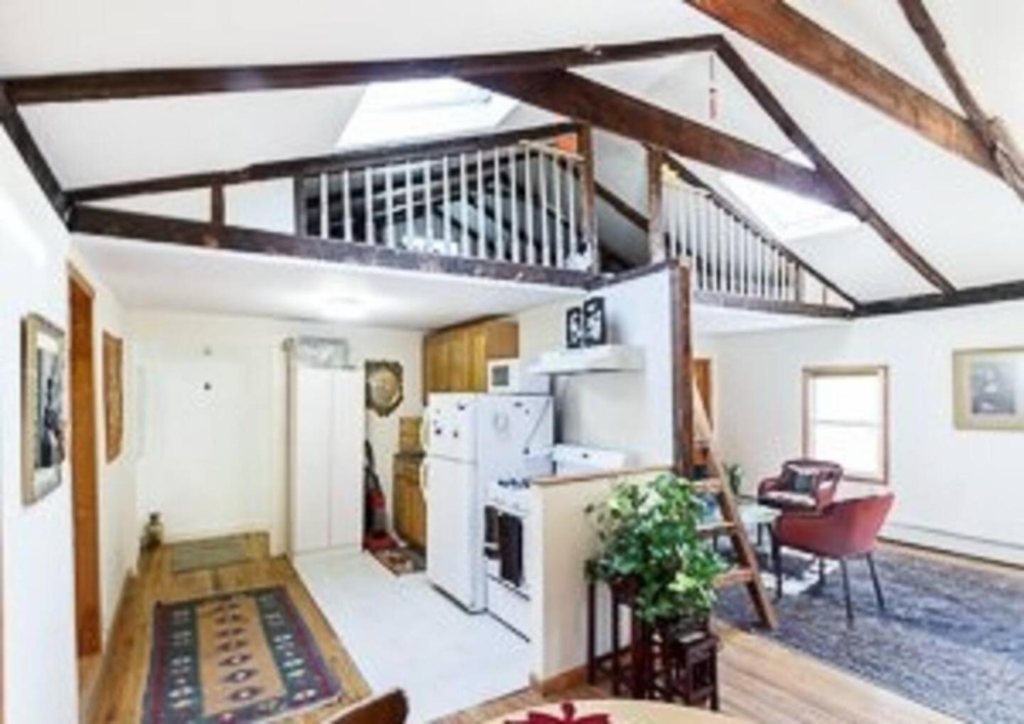 Skylighted Two Br In Multicultural Neighborhood, 25 Minutes To Manhattan New York