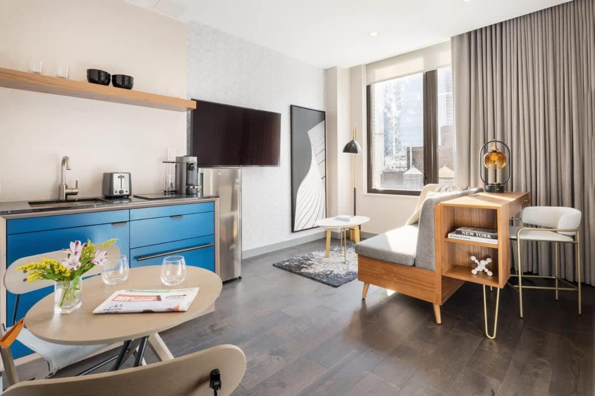 The Vibe On 5th Iv Vibe 8753