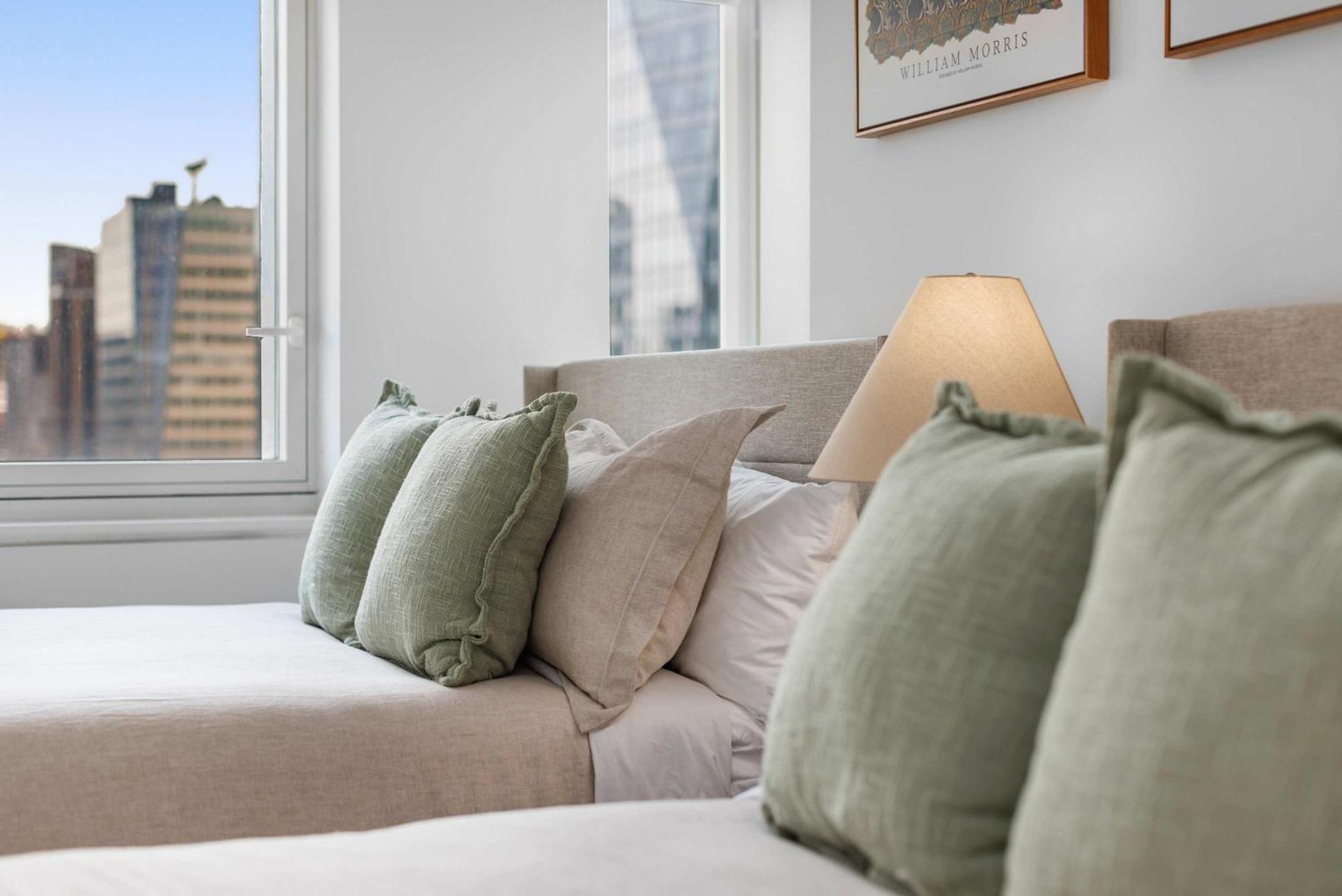 Lavish Two-story Retreat In The Heart Of Manhattan Appartement *