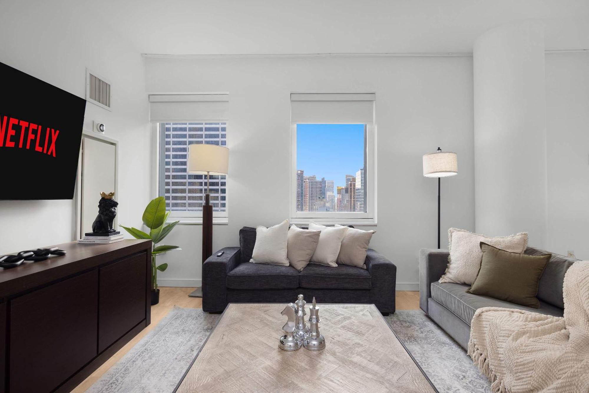 Lavish Two-story Retreat In The Heart Of Manhattan