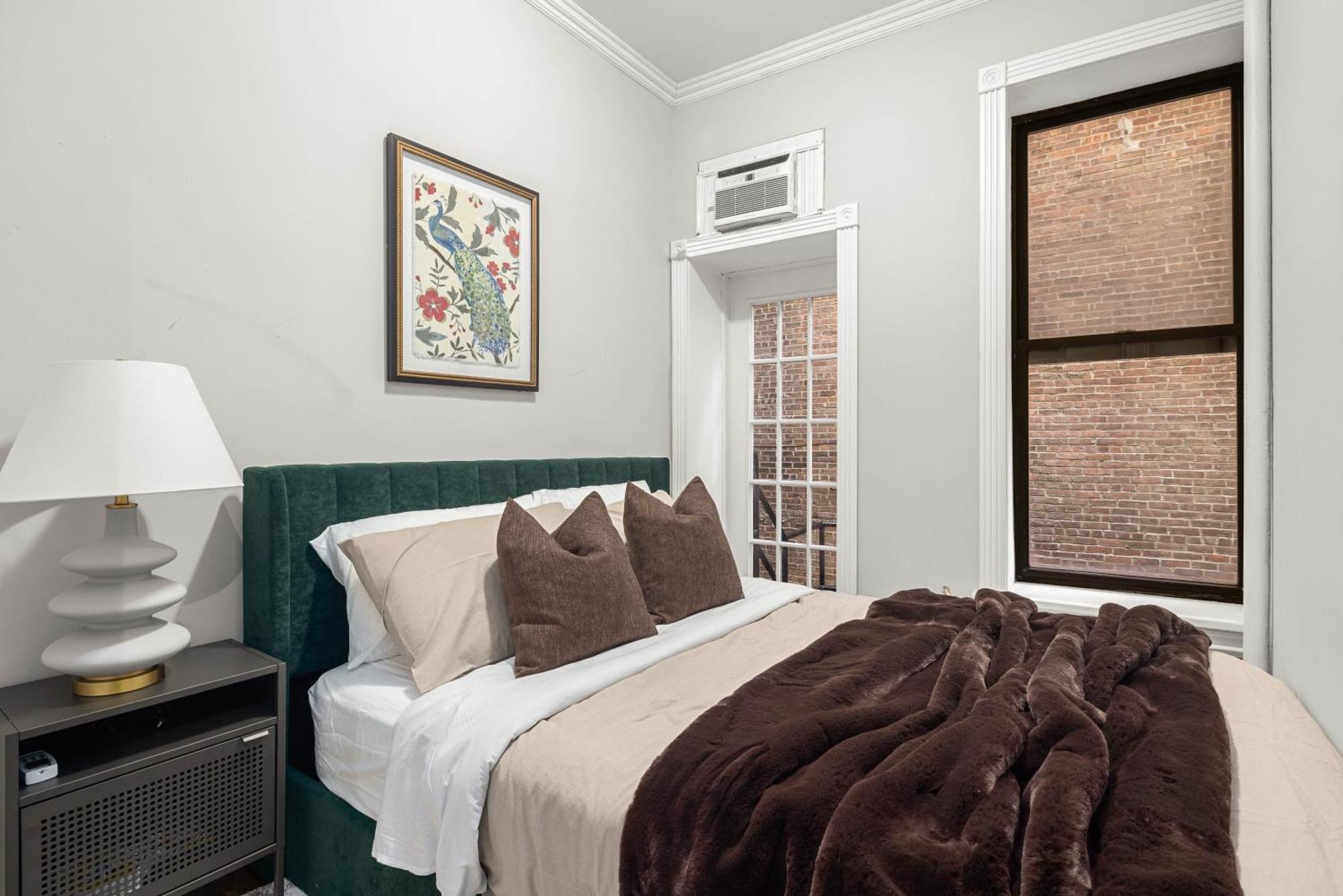 Stylish Escape Modern 2br On Street * New York