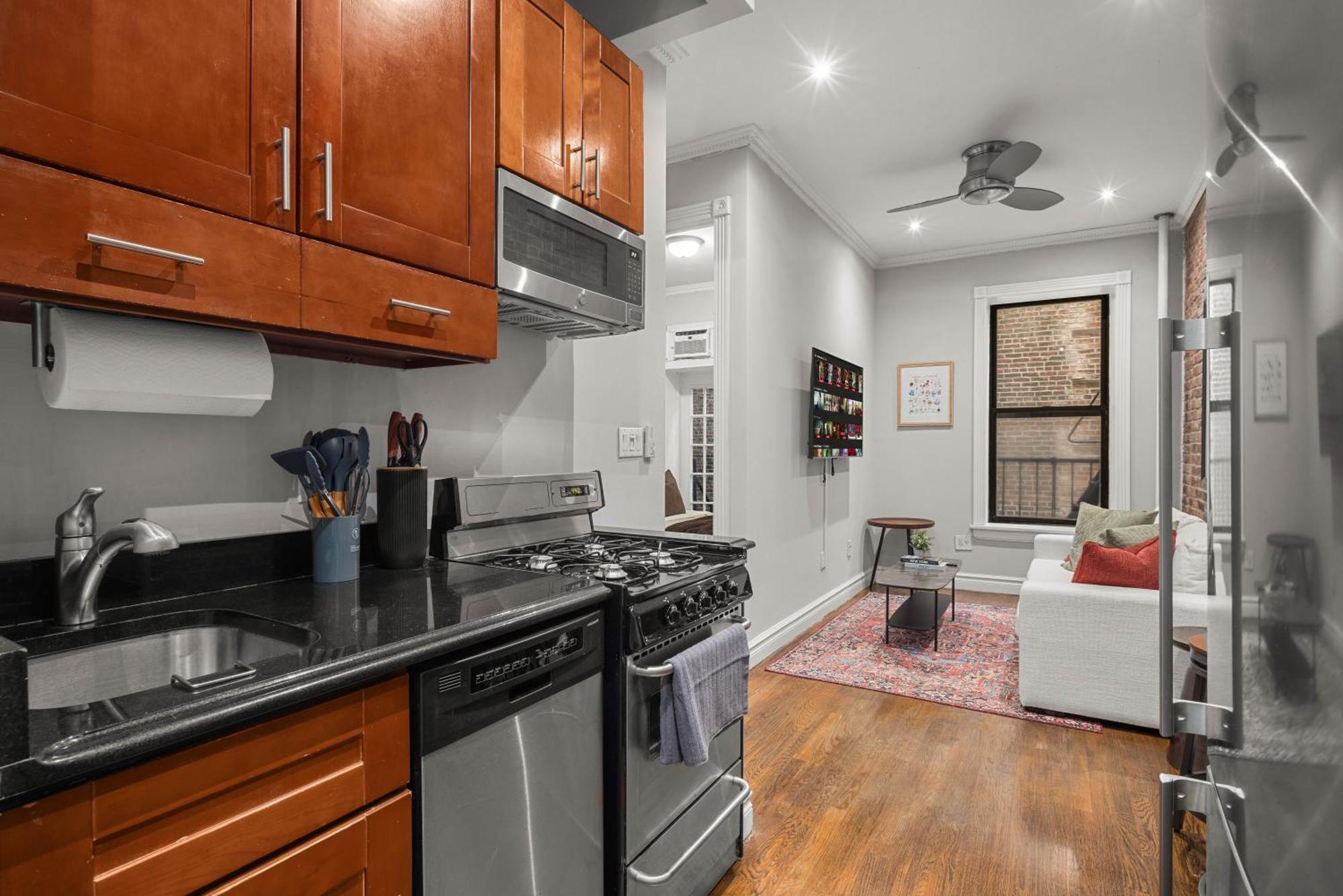 Stylish Escape Modern 2br On Street * New York