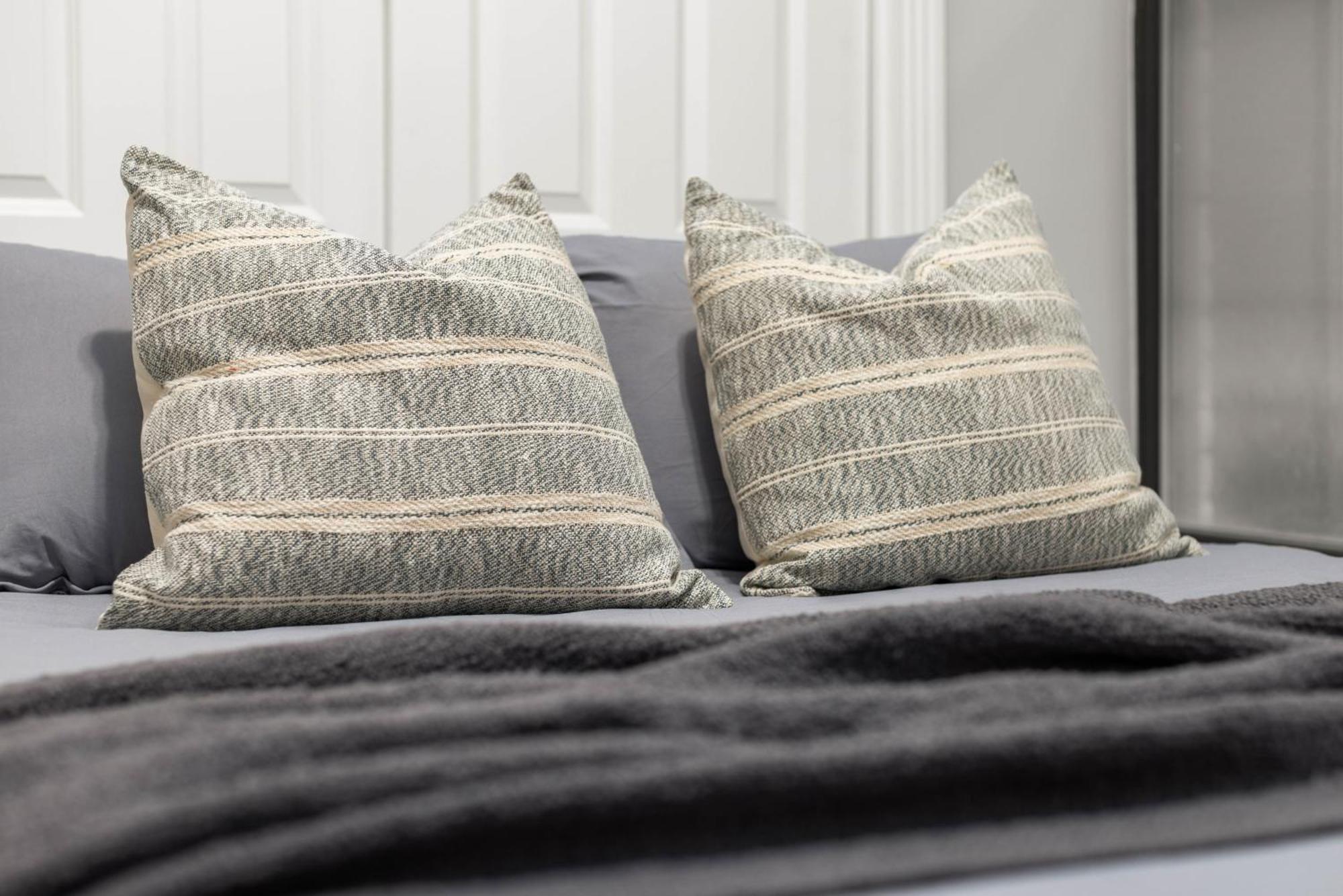 Stylish Escape Modern 2br On Street New York