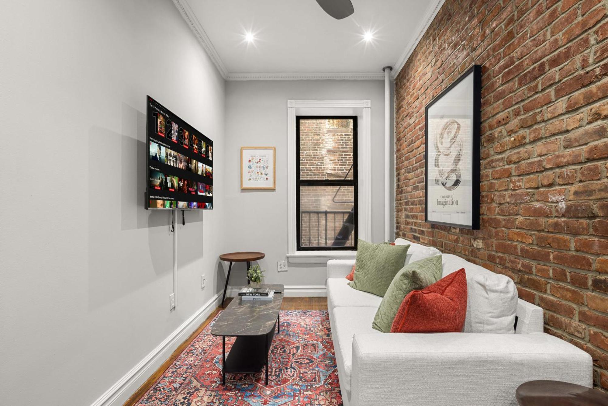 Stylish Escape Modern 2br On Street * New York