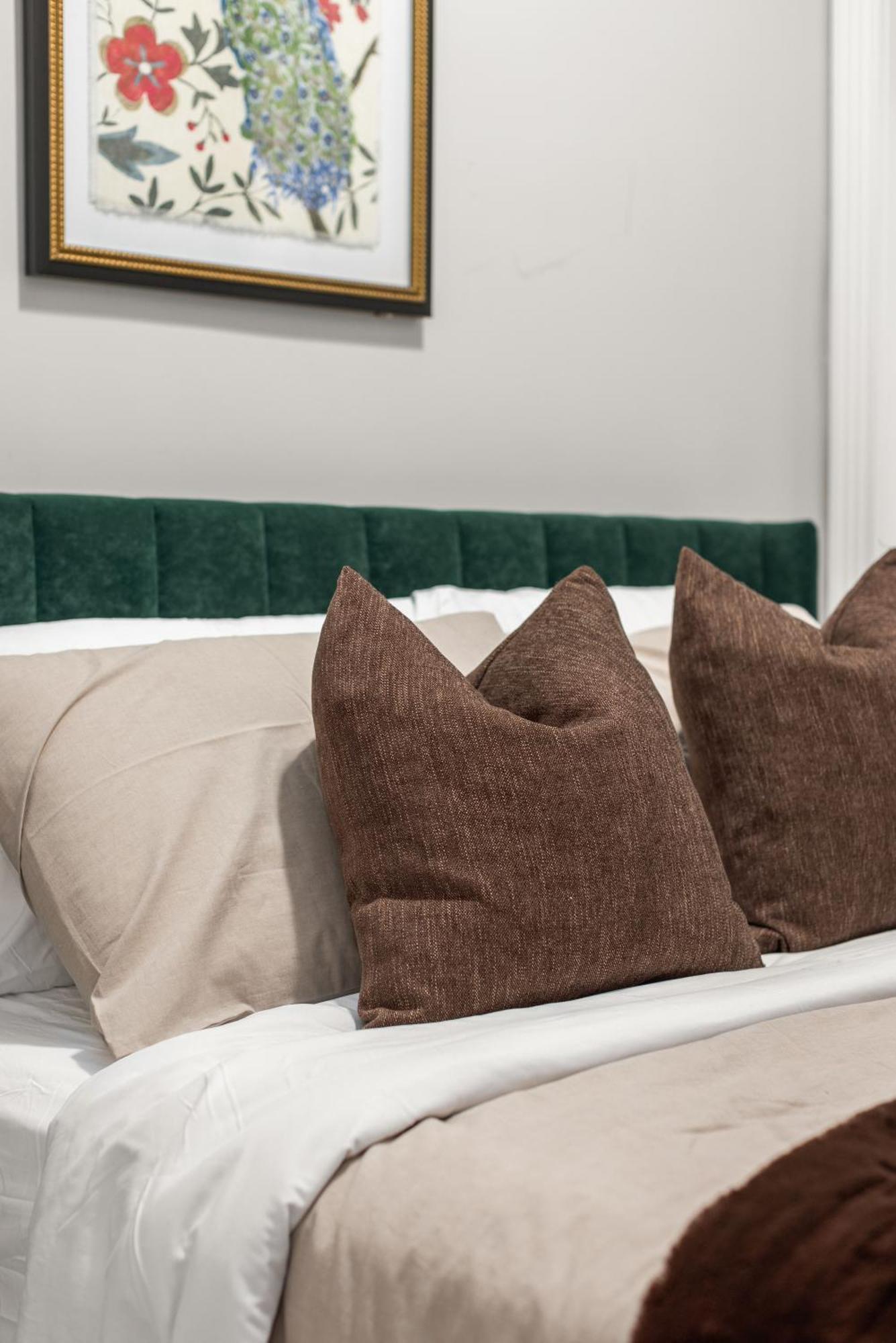 Stylish Escape Modern 2br On Street * New York