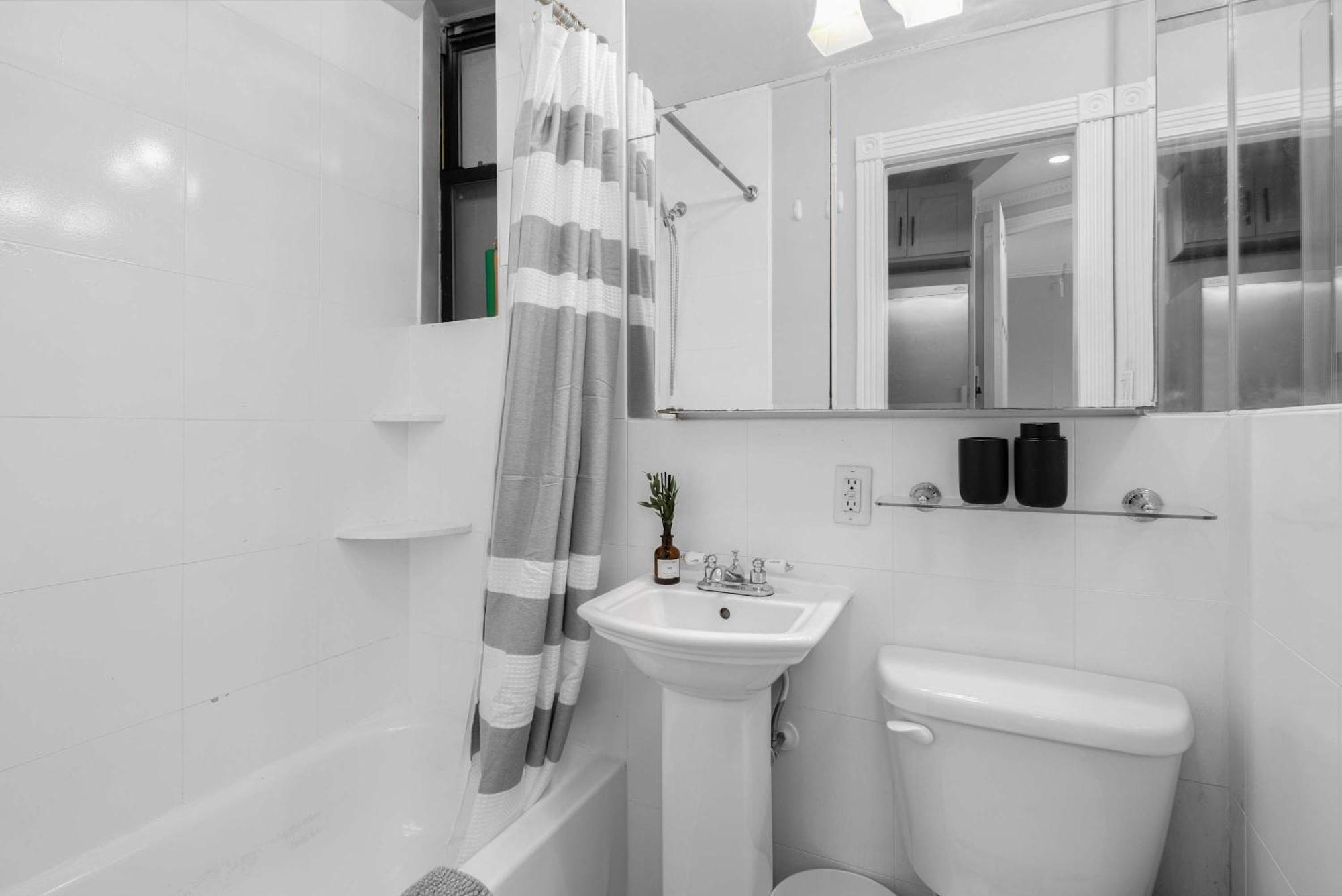 Modern Manhattan In Prime Spot Apartment