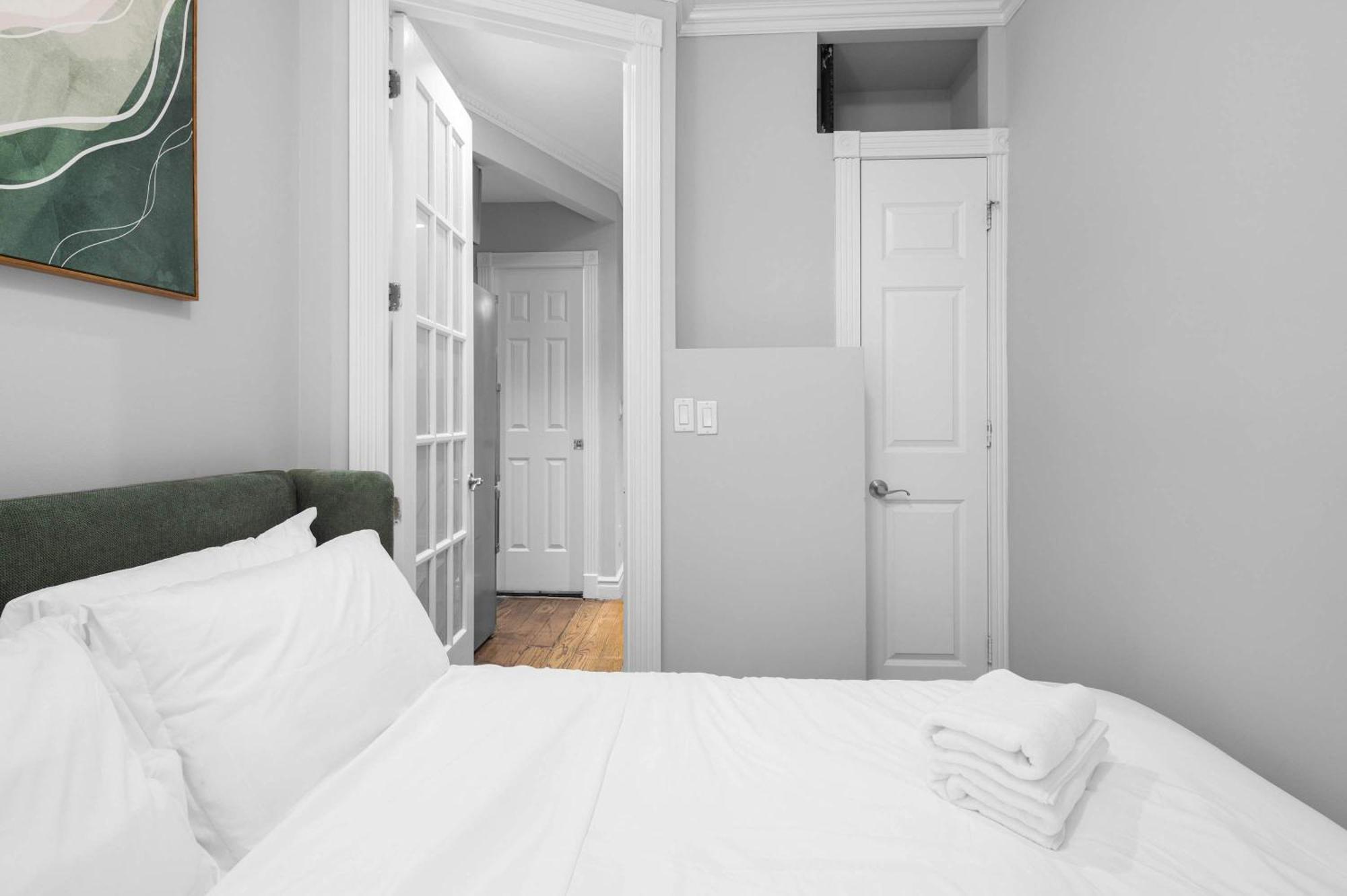 Modern Manhattan In Prime Spot