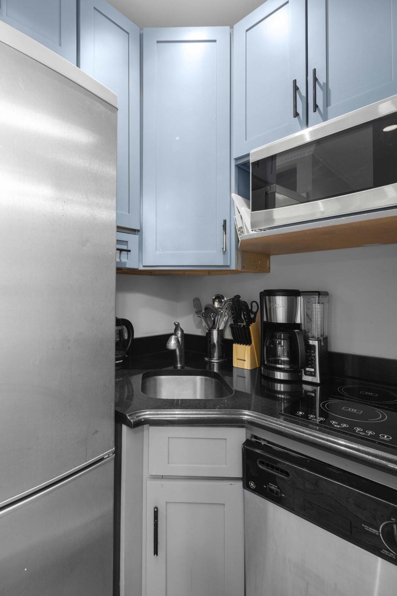 Modern Manhattan In Prime Spot Apartment