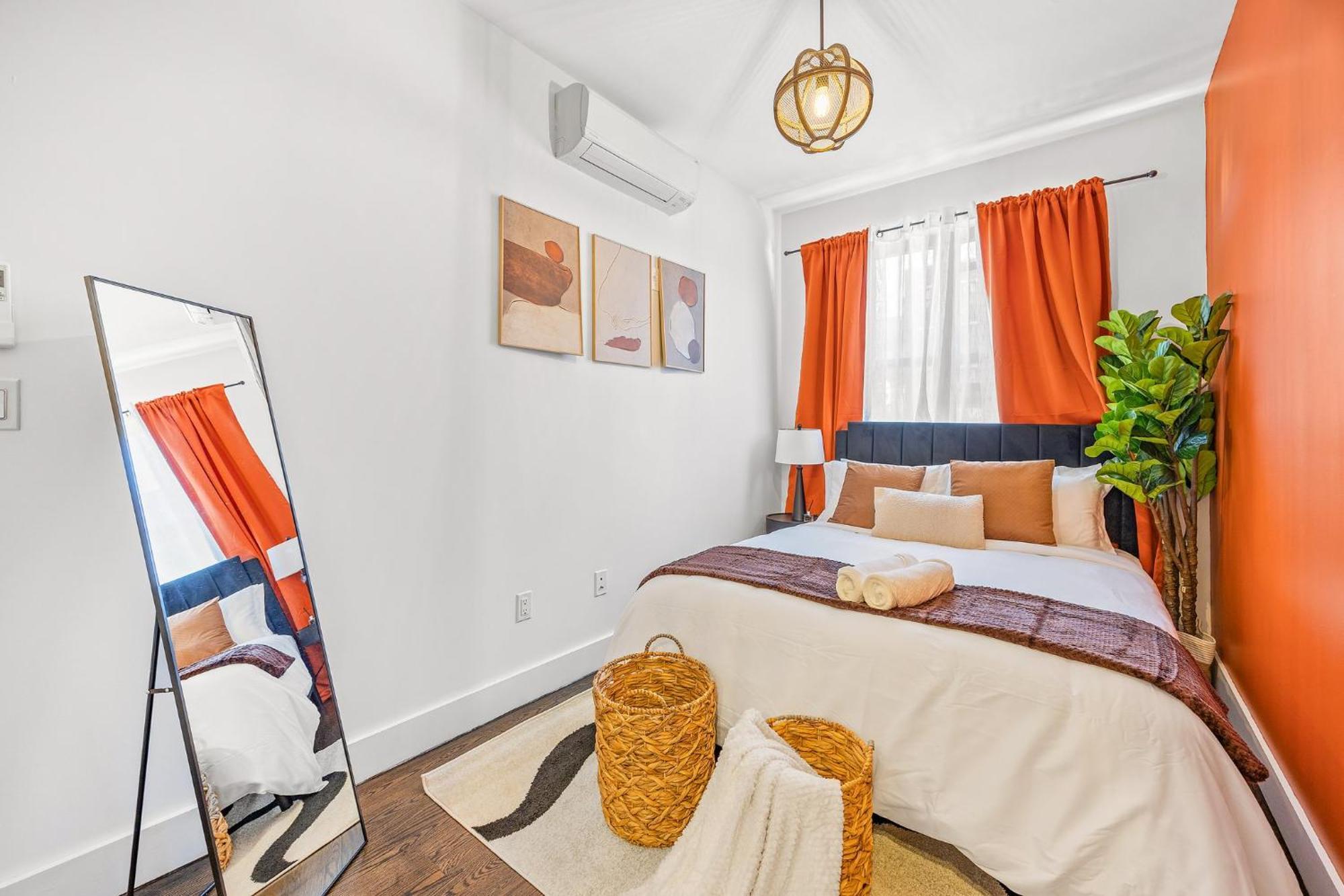 Mid-century 5br And 5 Baths W Ps5 & Laundry Apartment *