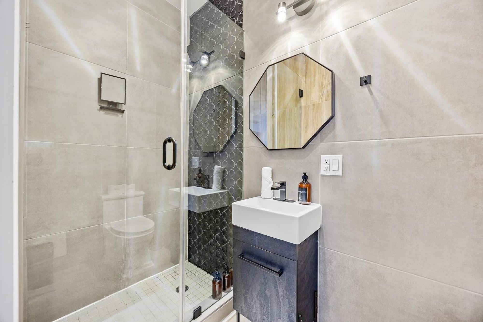 Apartment Mid-century 5br And 5 Baths W Ps5 & Laundry New York