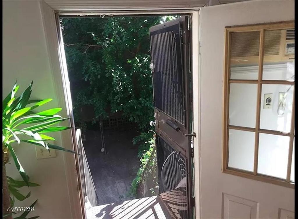 & Play Red Adult In Williamsburg Appartement New York