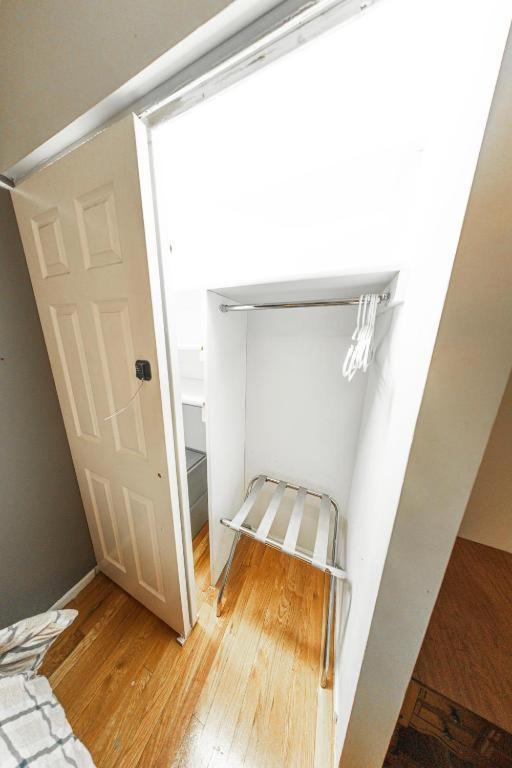 Appartement & Play Red Adult In Williamsburg