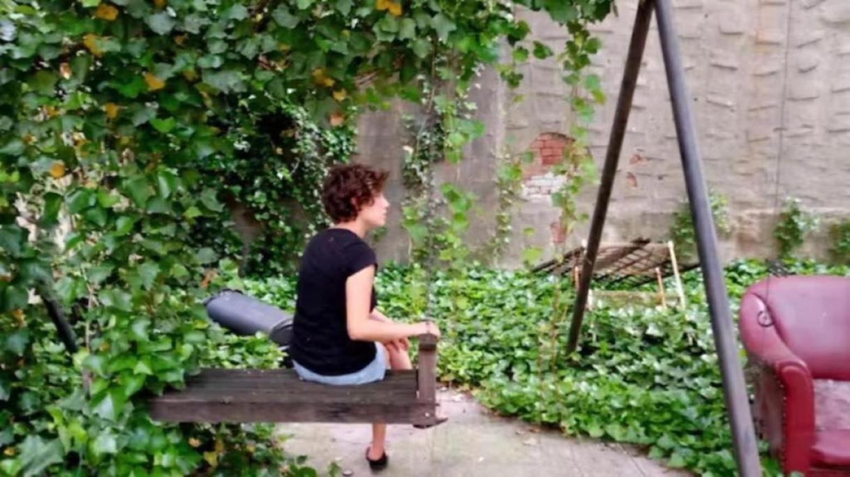 & Play Red Adult In Williamsburg Appartement