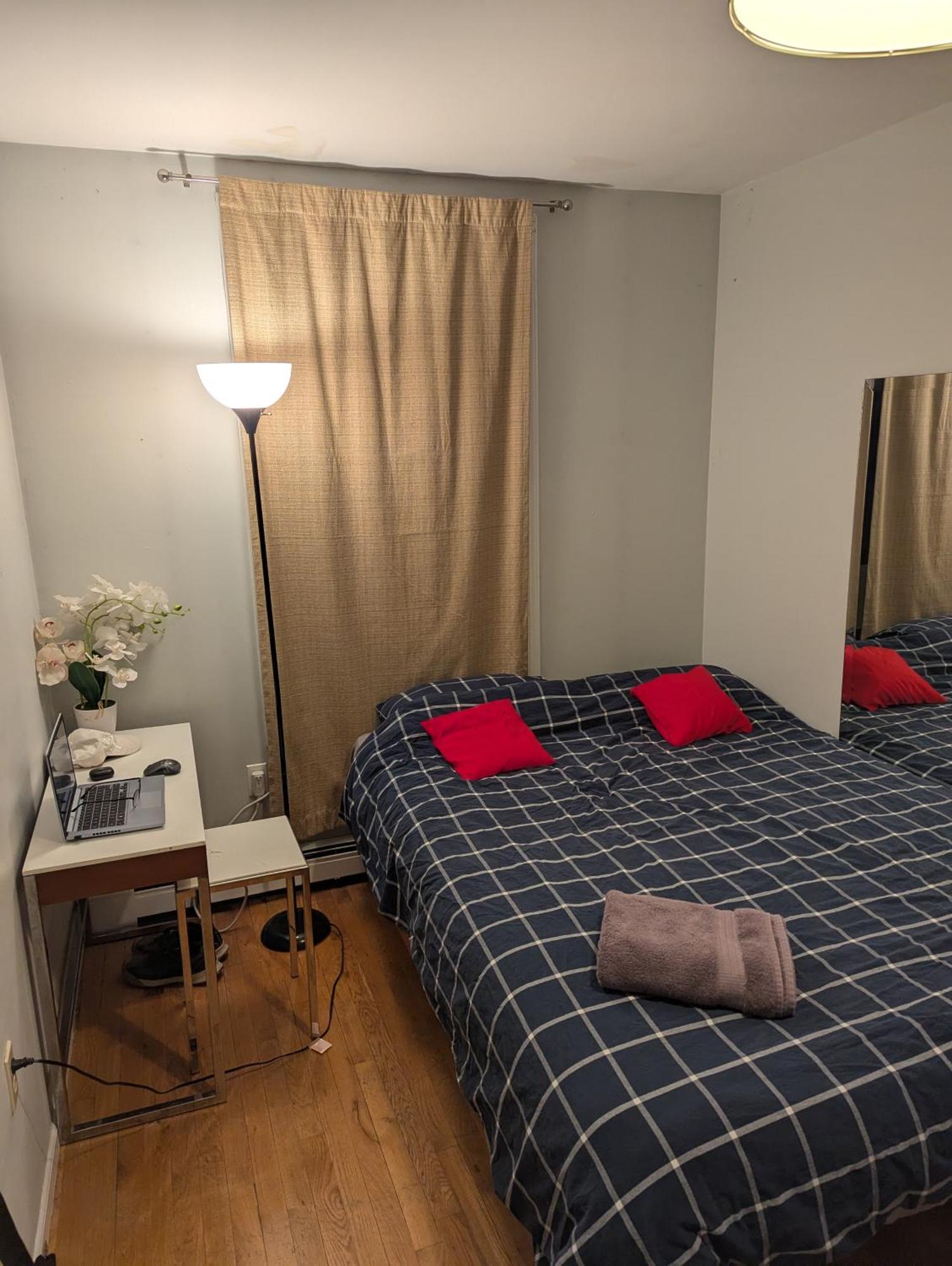 & Play Red Adult In Williamsburg Appartement New York