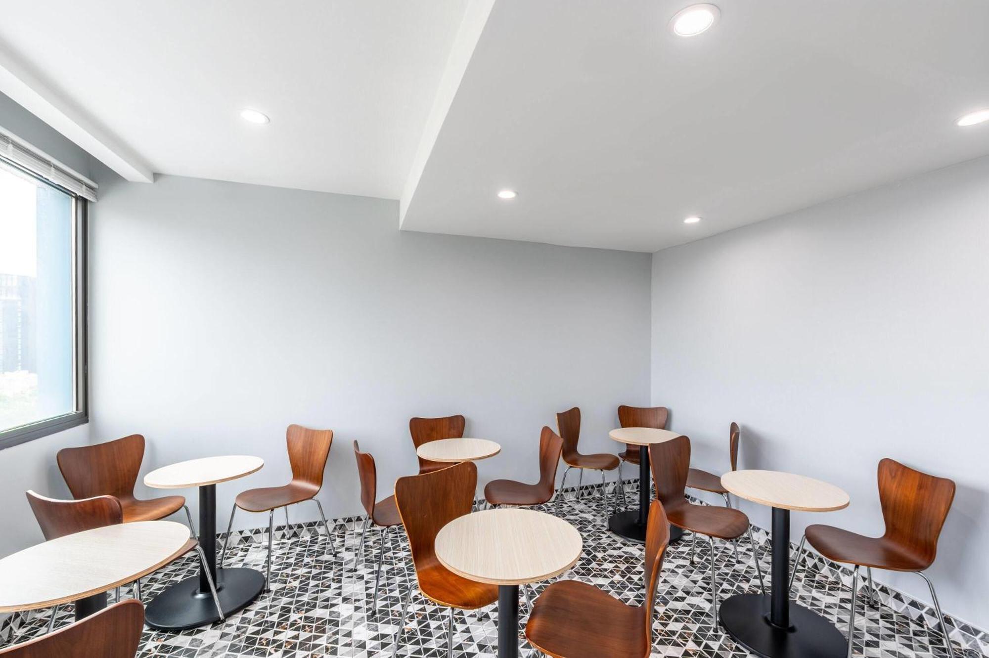 Days By Wyndham Chinatown Hotel