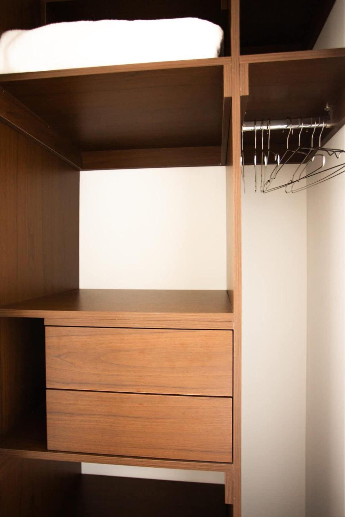 Modern Designer Stunning Hudson Views Corner Unit