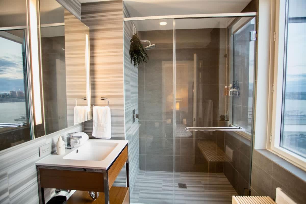 Modern Designer Stunning Hudson Views Corner Unit Apartment *