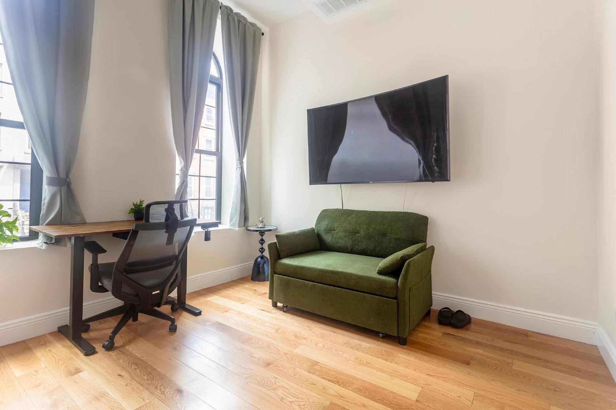 Little Manhattan Near Time Square * New York