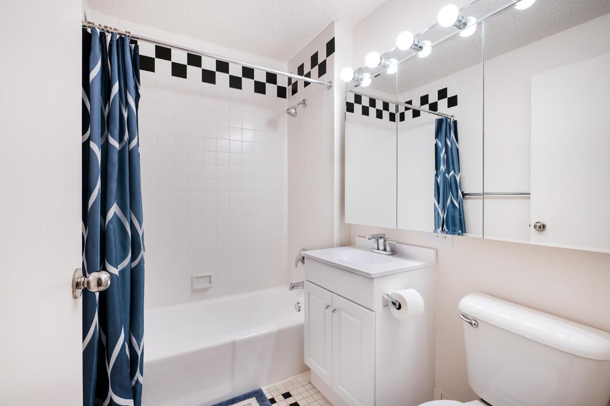 Luxury 2 Bed 2 Bath Unit In Prime Location Of Nyc * New York