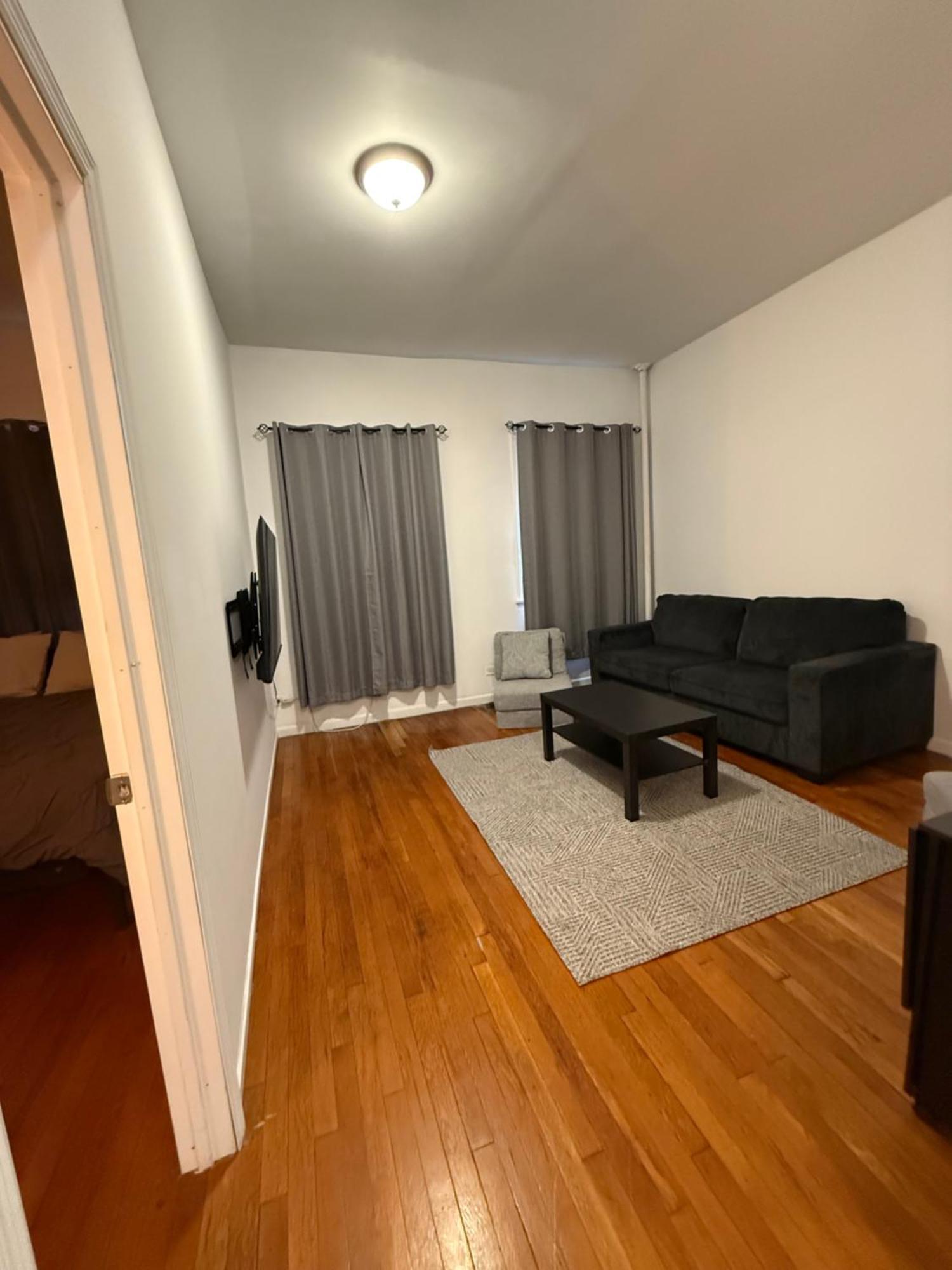 Mid Town East 28th Street Next To Times Square Apartment