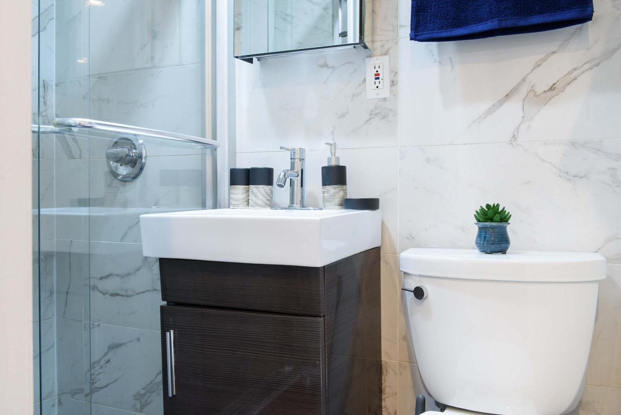 Apartment 69-4a Quality New Prime Lower East East 1br *