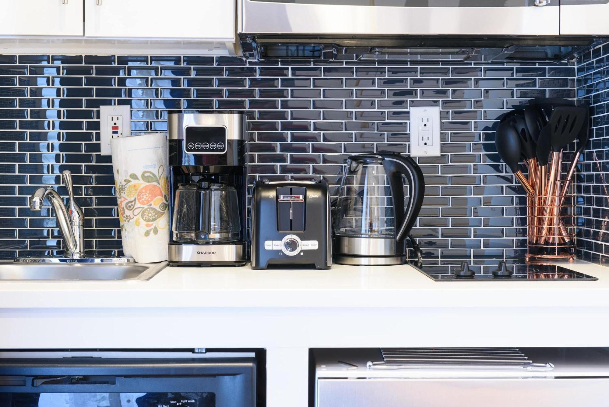 69-4a Quality New Prime Lower East East 1br