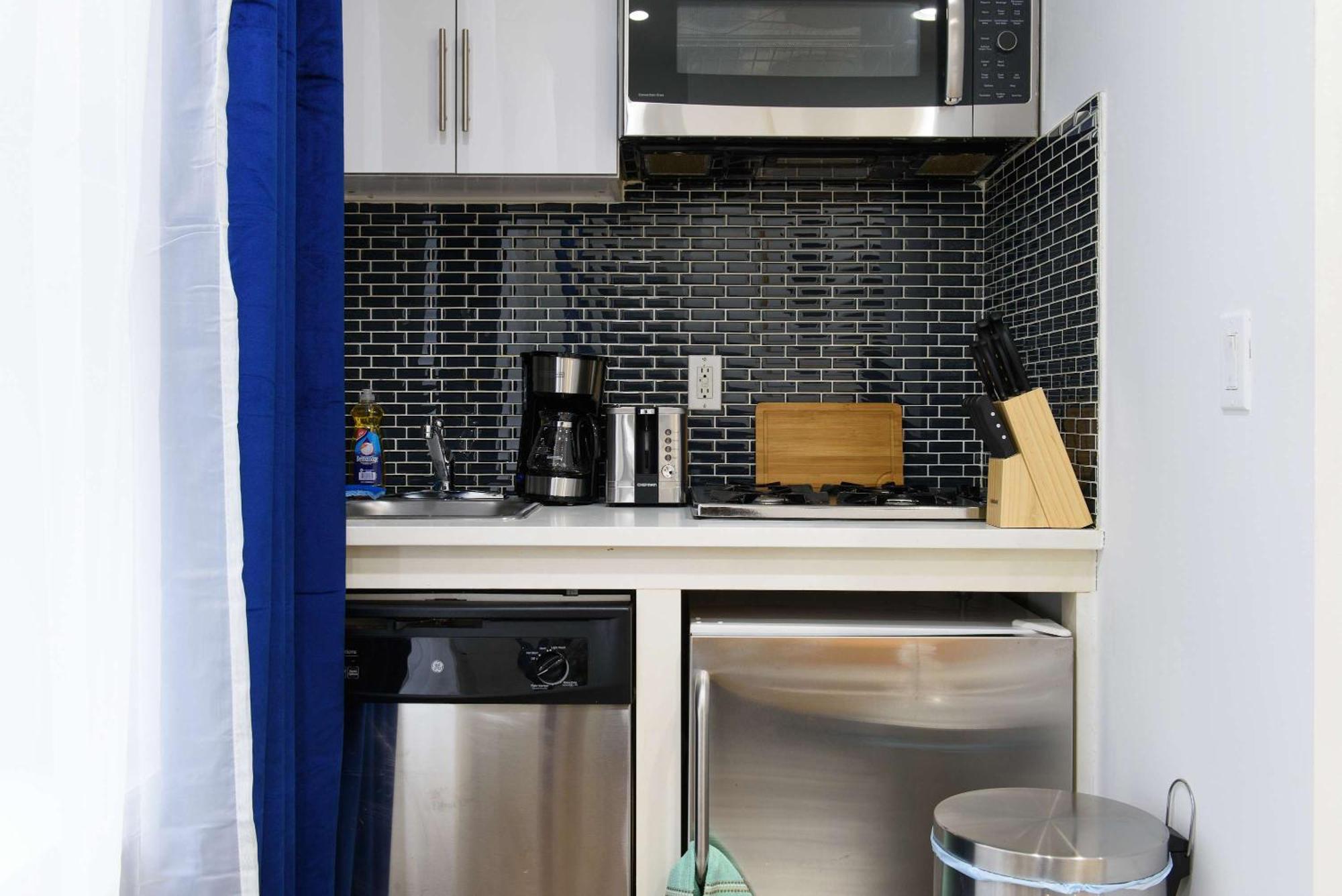 Apartment 69-2a Prime Lower East Side 1br Brand New New York