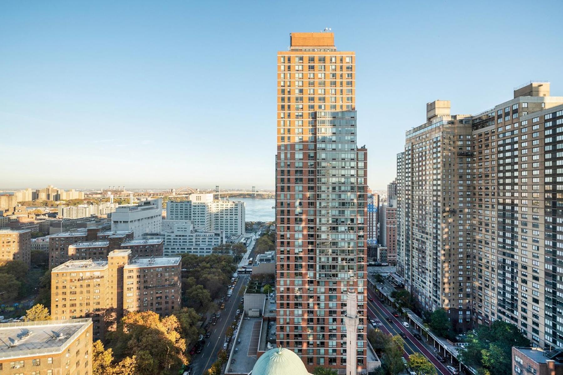 Luxury 2 Bed 2 Bath Unit In Prime Location Of Nyc Apartment New York