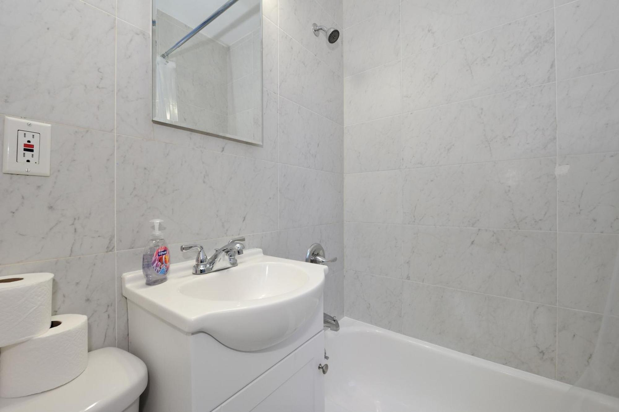 Comfy 1 Bed 1 Bath In Nyc New York