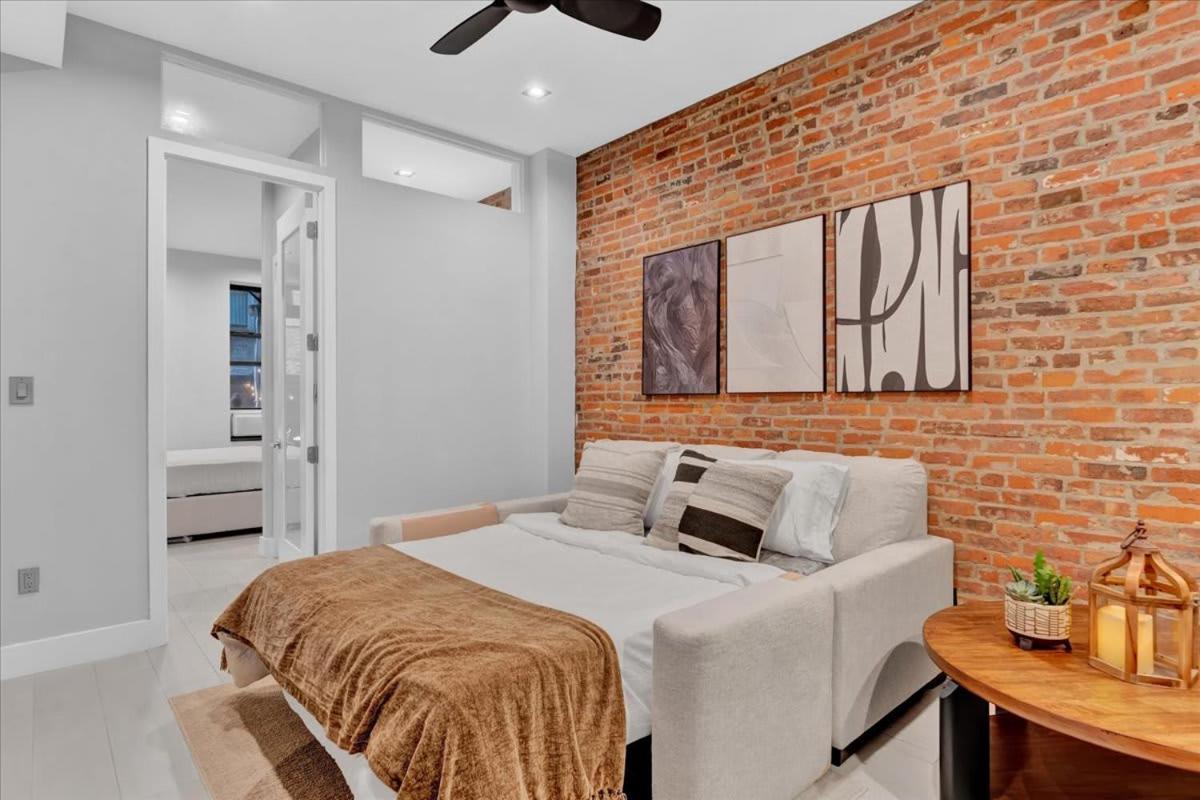 Soho Designer 2br W Balcony Apartment New York