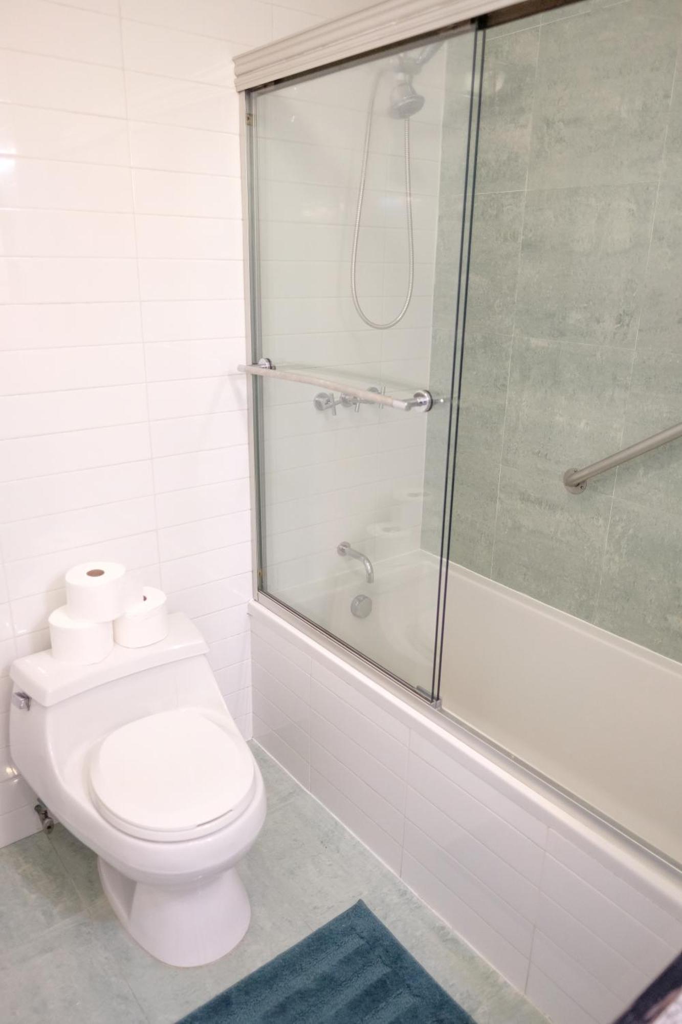 Spacious 4br 2ba With Private Outdoor Space Uws Apartment