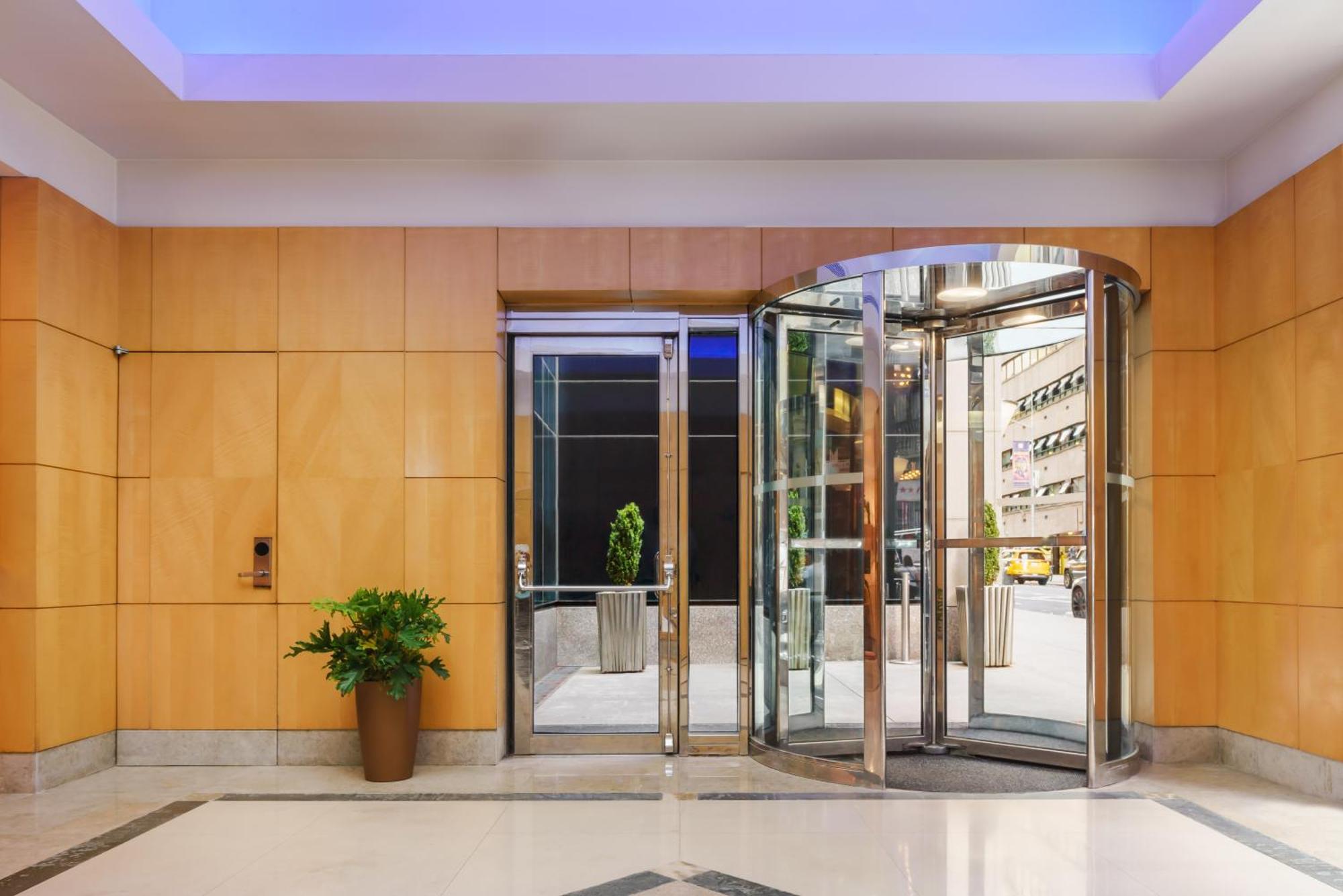 Millennium Premier Times Square Hotel 4*