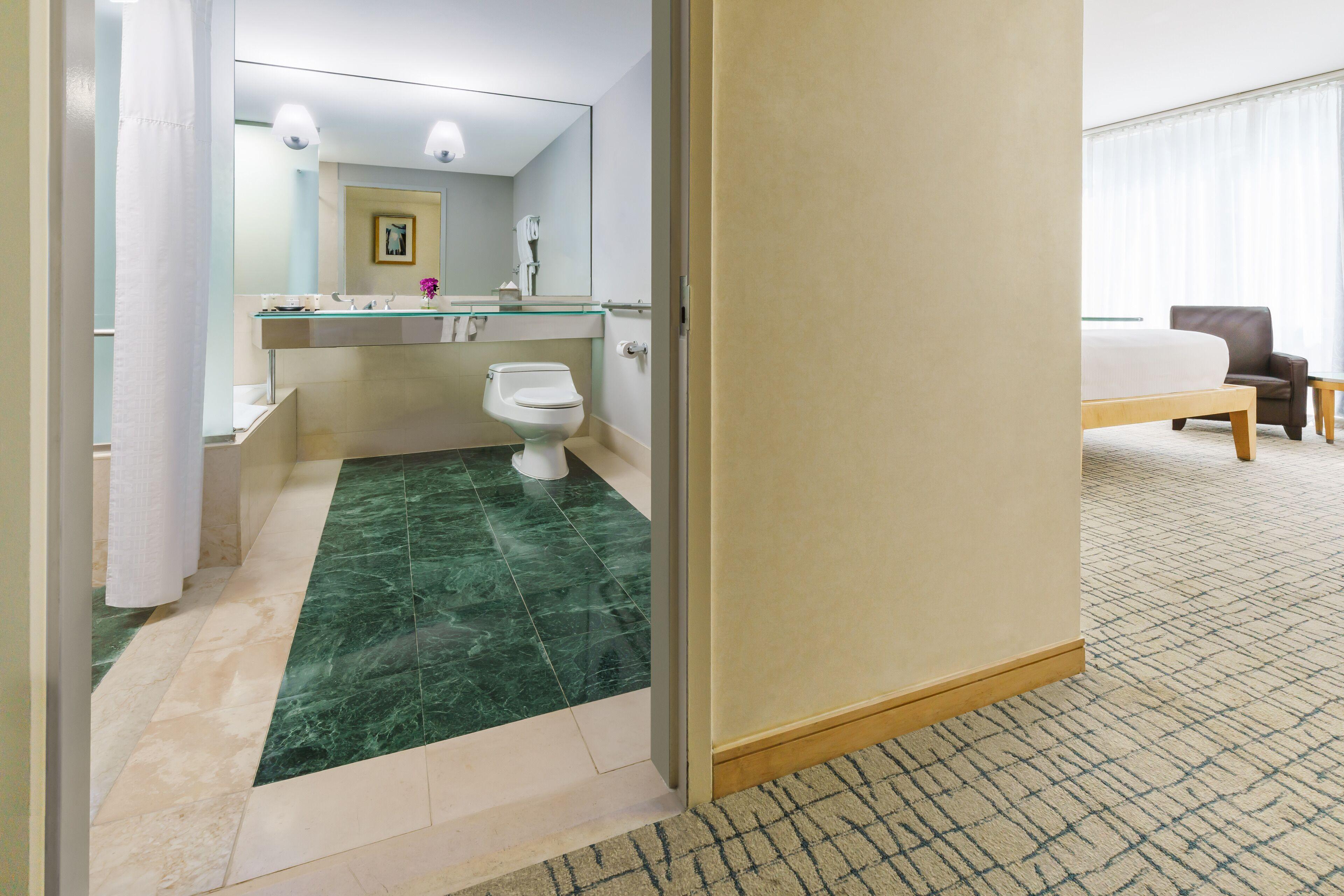 Millennium Premier Times Square Hotel 4*