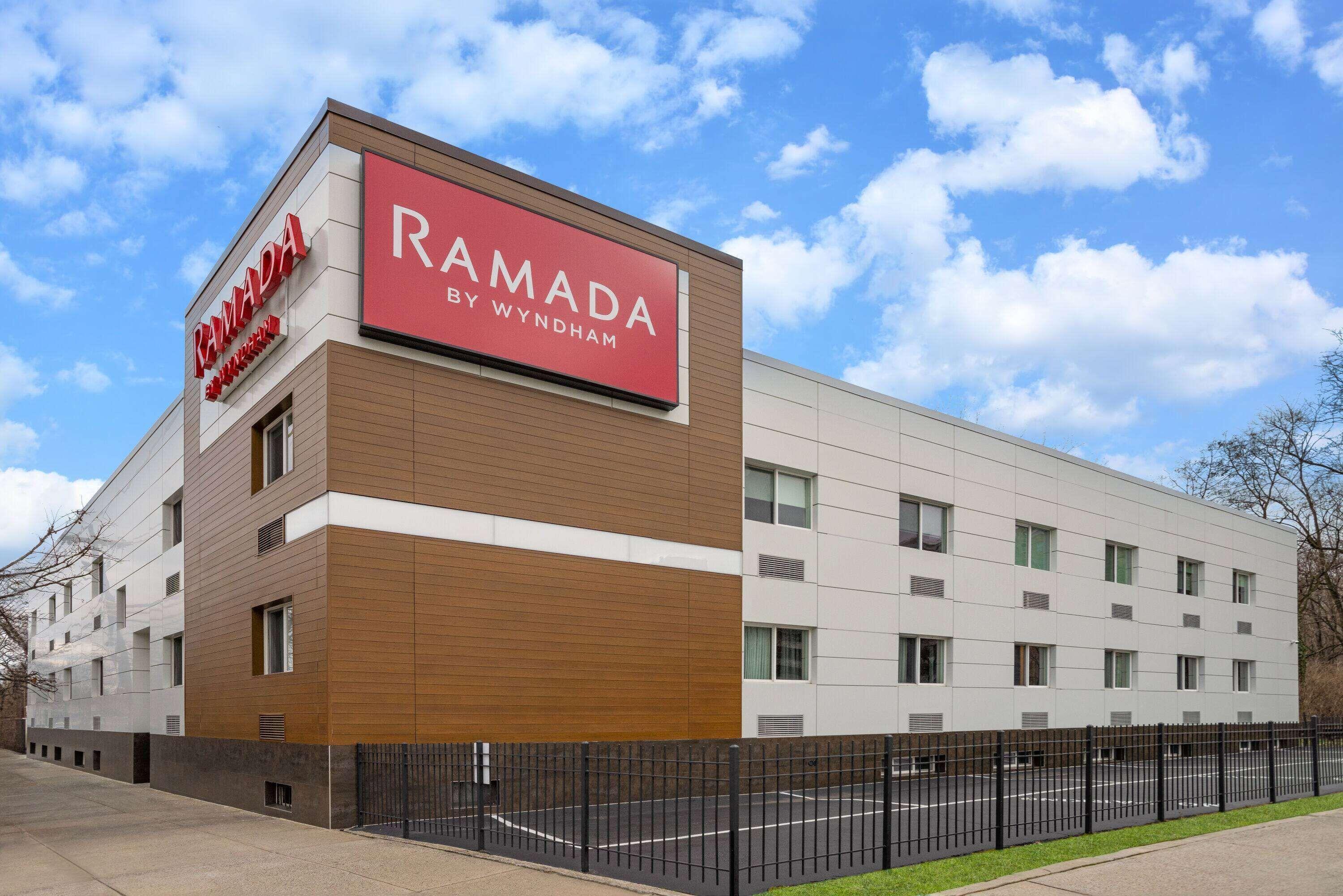 Ramada By Wyndham Bronx Hotel 3*