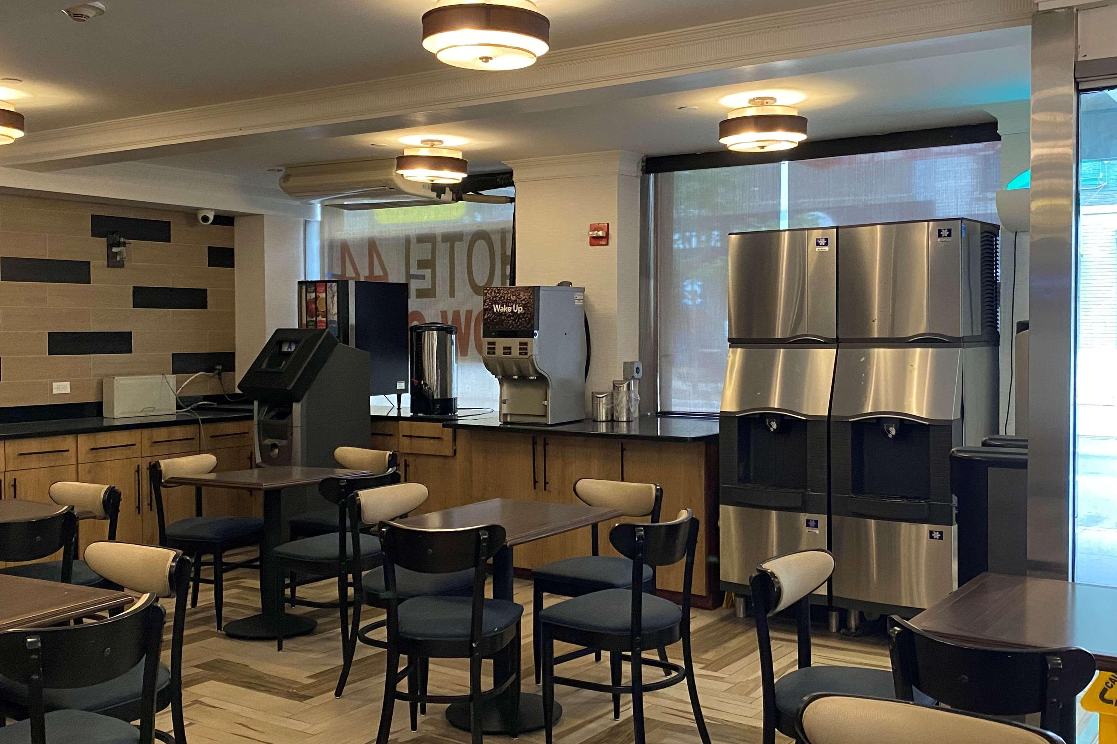 Ramada By Wyndham Times Square West Hotel 3*