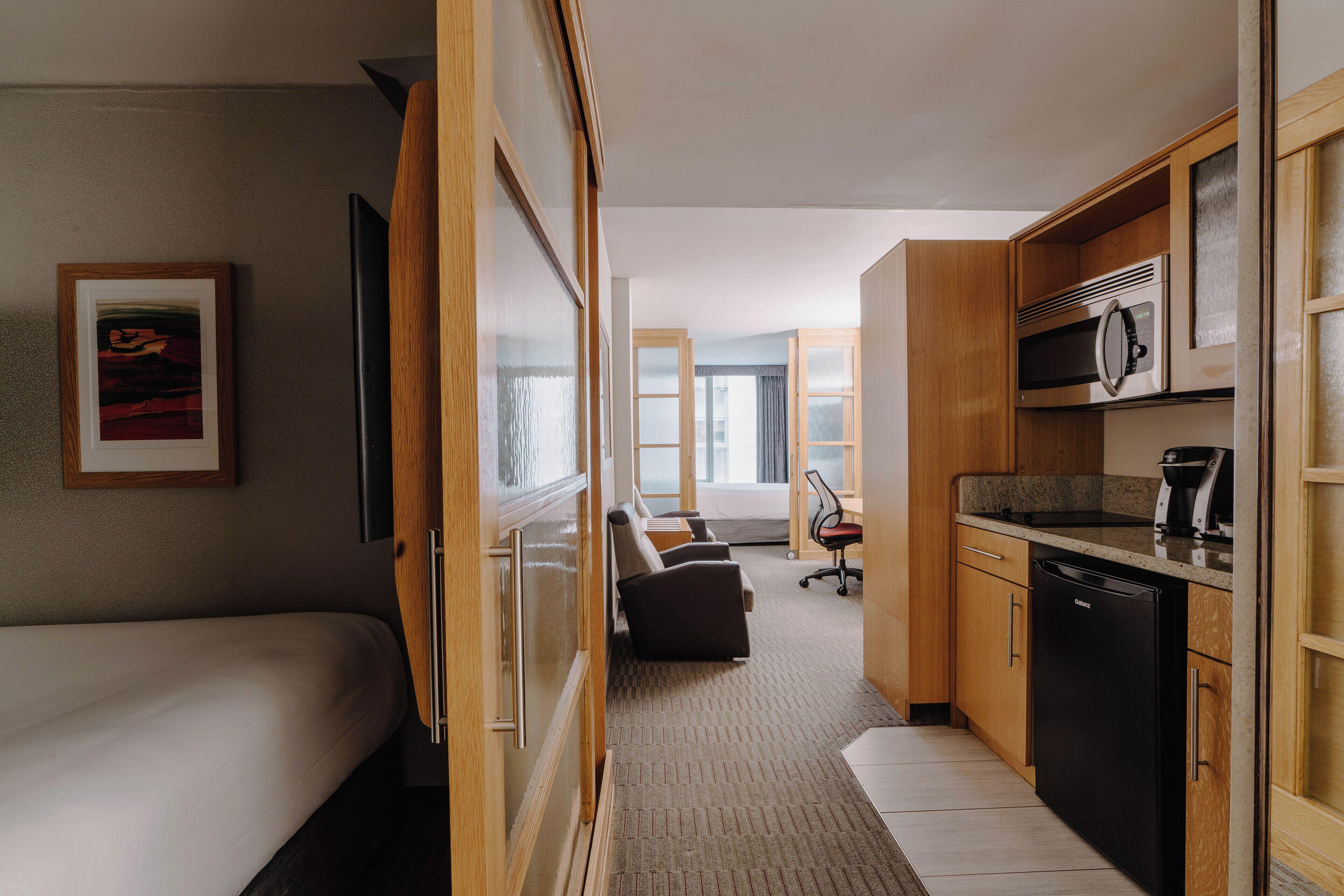 The Jewel Hotel, Hotel