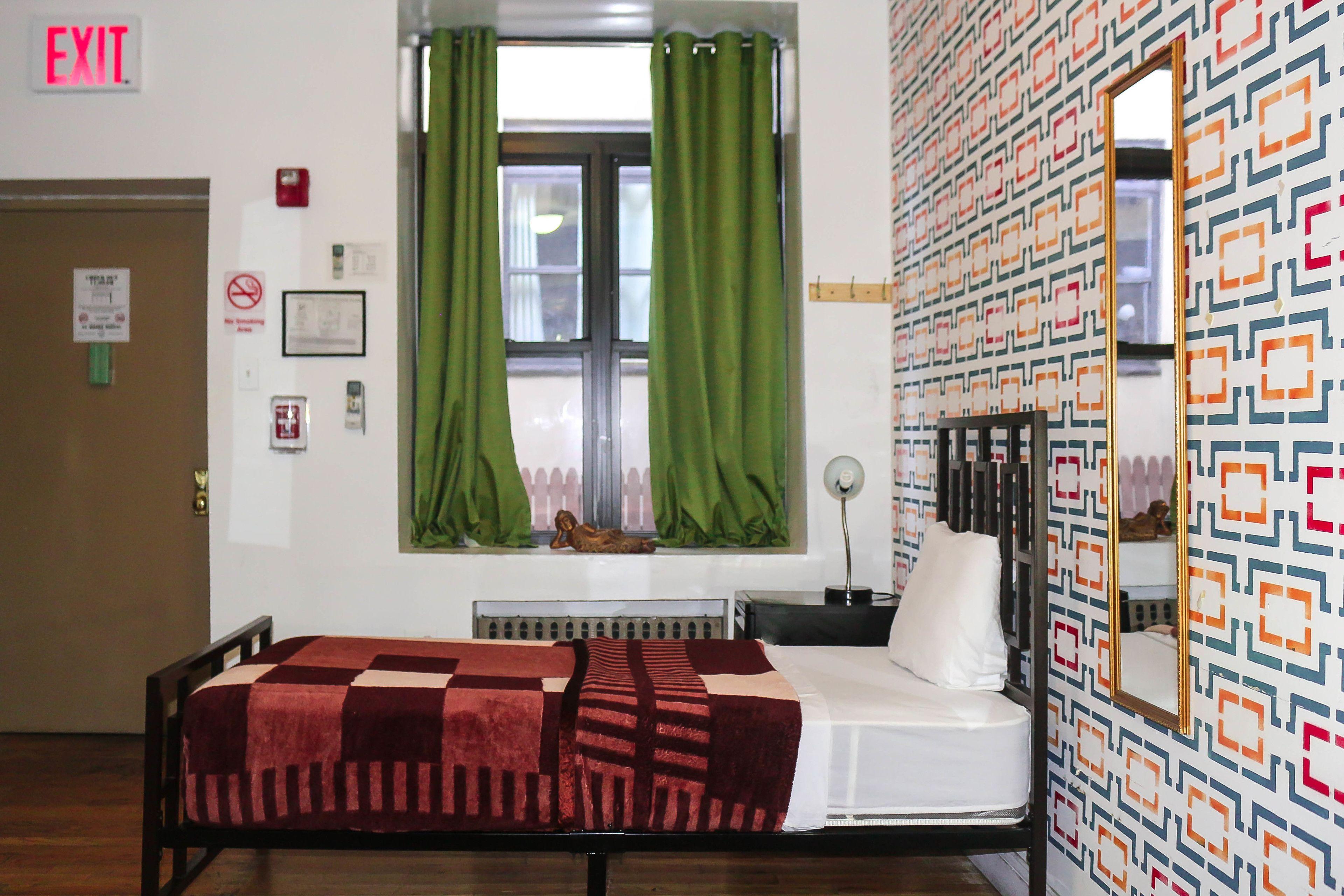Ny Moore Hostel *