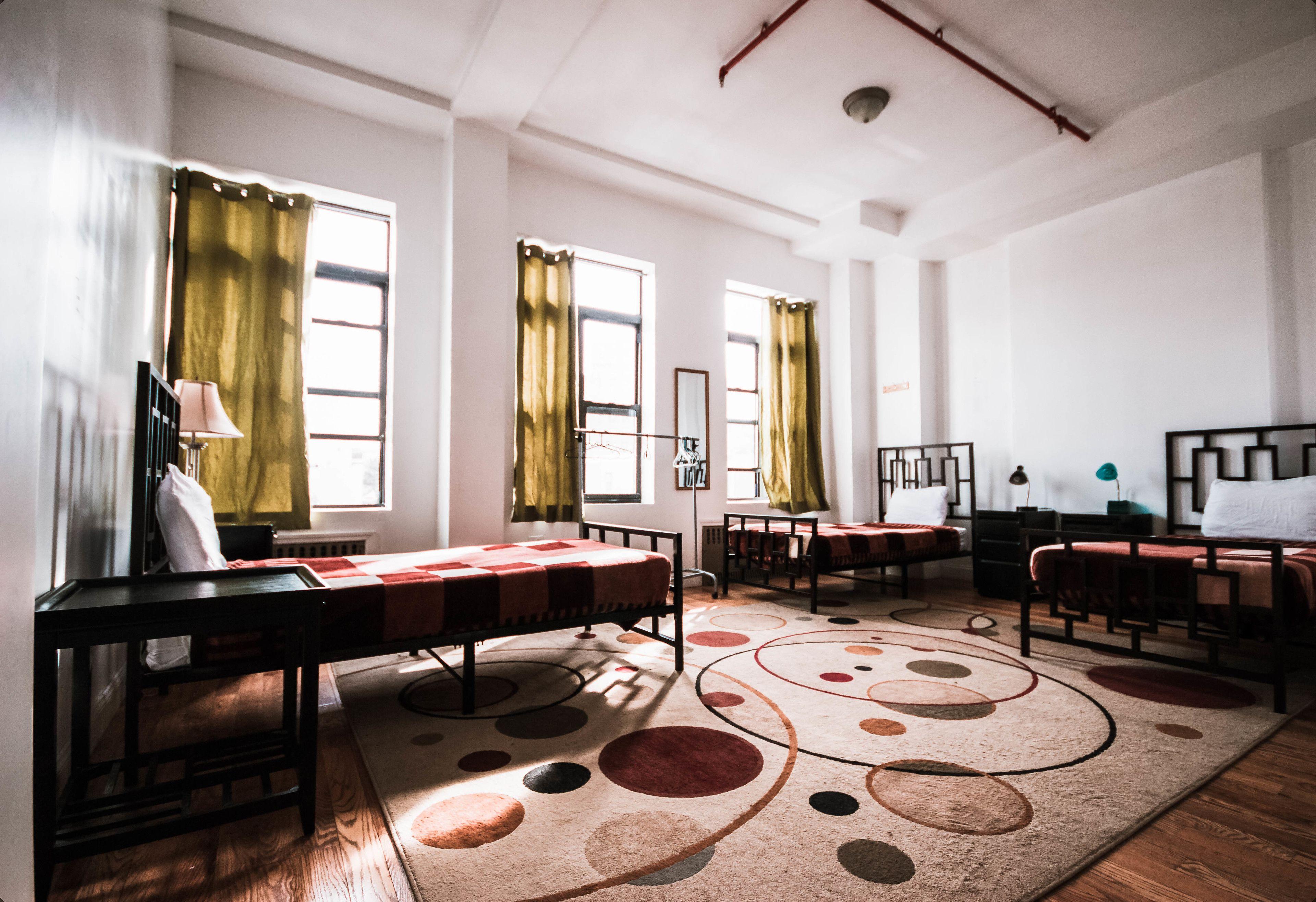 Hostel Ny Moore *