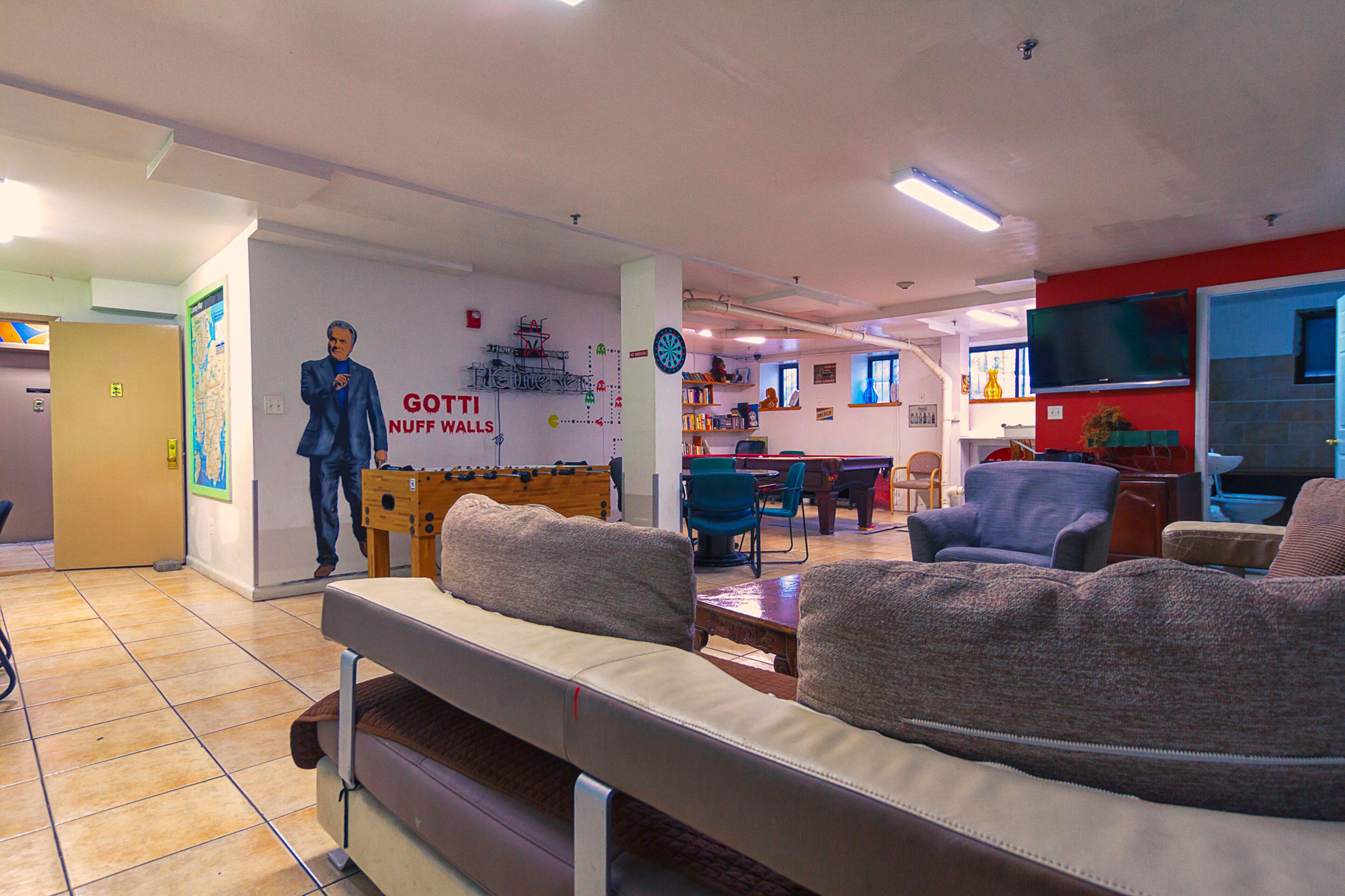 Ny Moore Hostel *