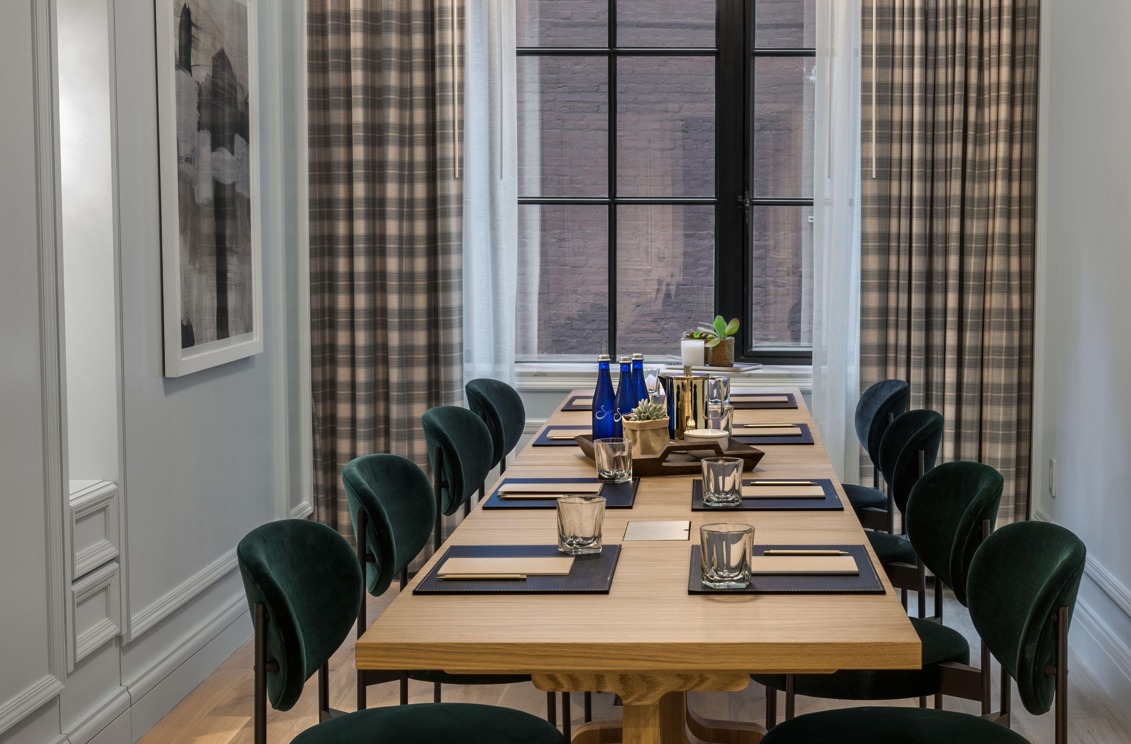 Merrion Row And Public House 4*