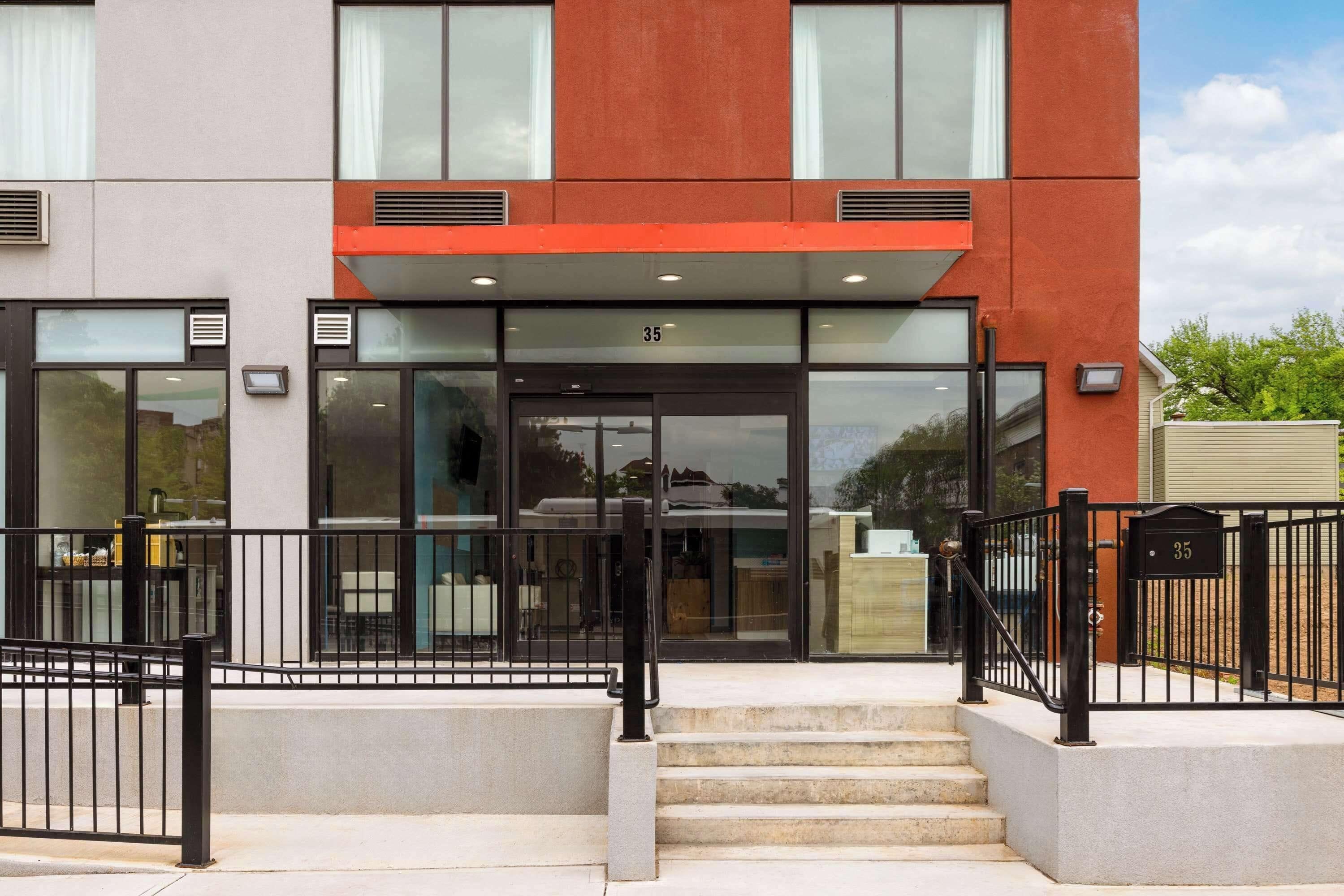 Days By Wyndham Staten Island New York