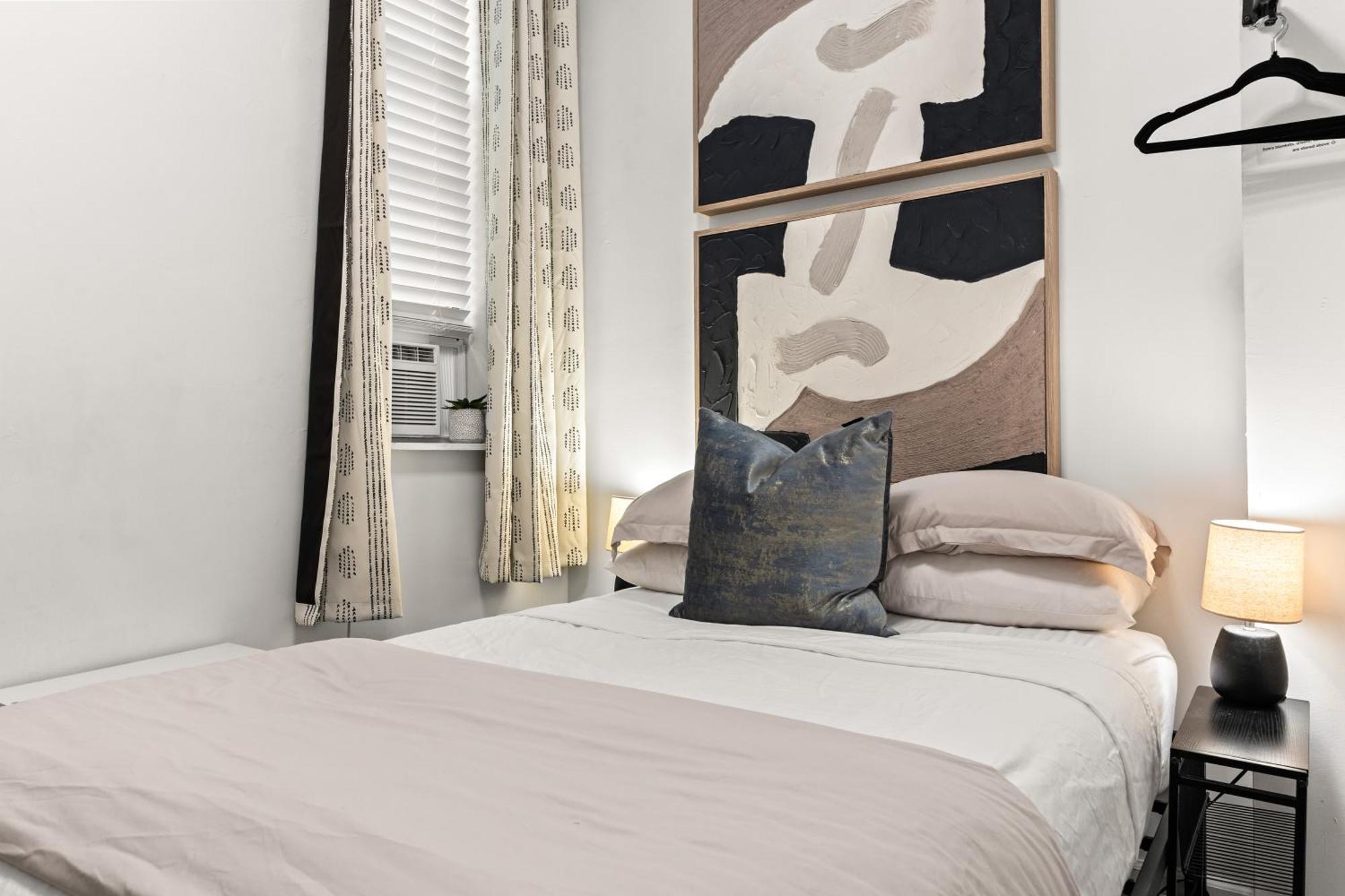 Micro Walk To Time Square Apartment