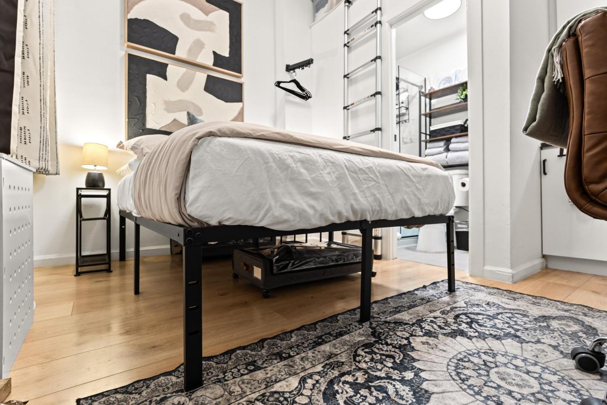 Micro Walk To Time Square Apartment