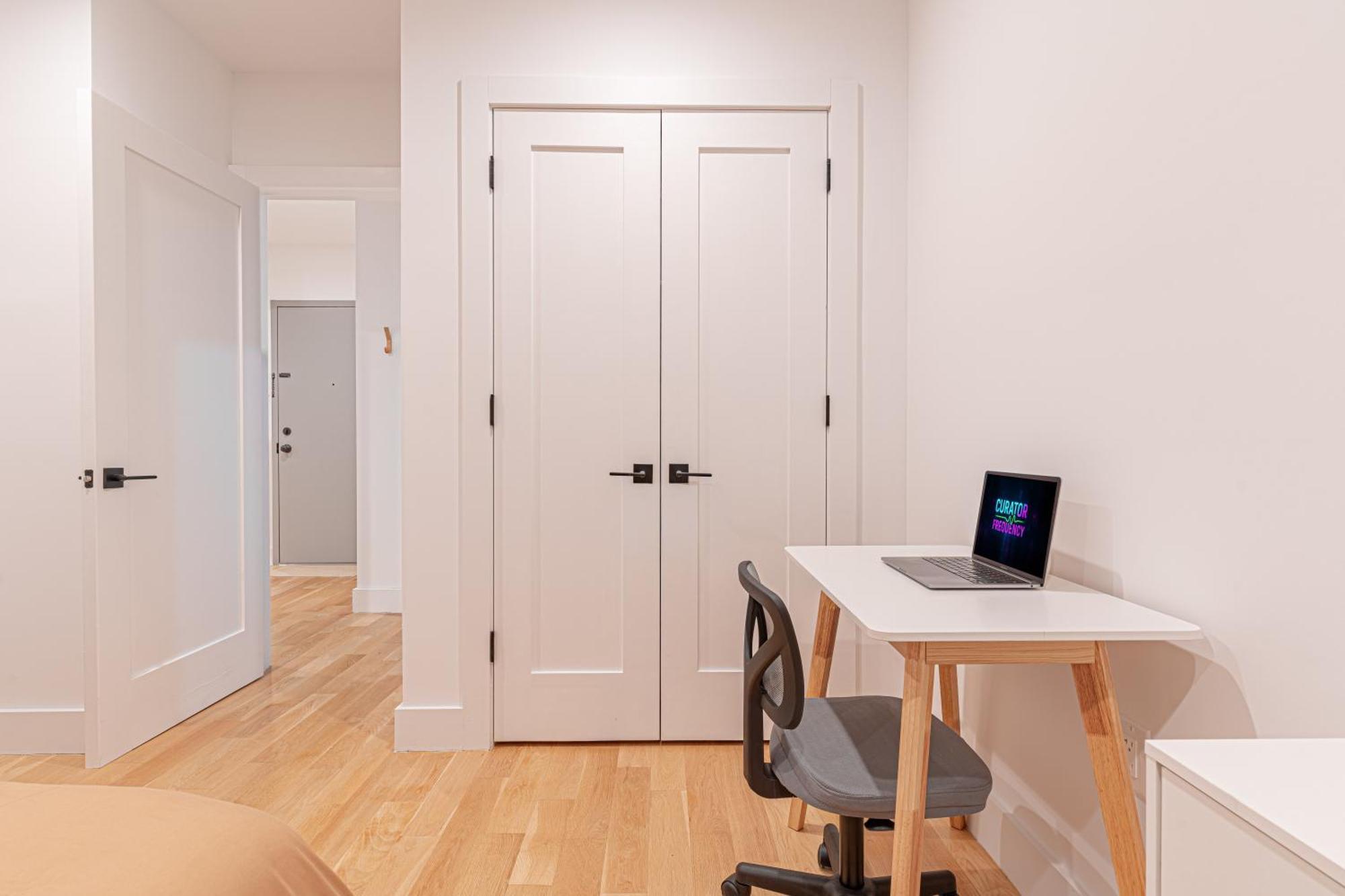 Modern & Min Brooklyn Gem W Balcony