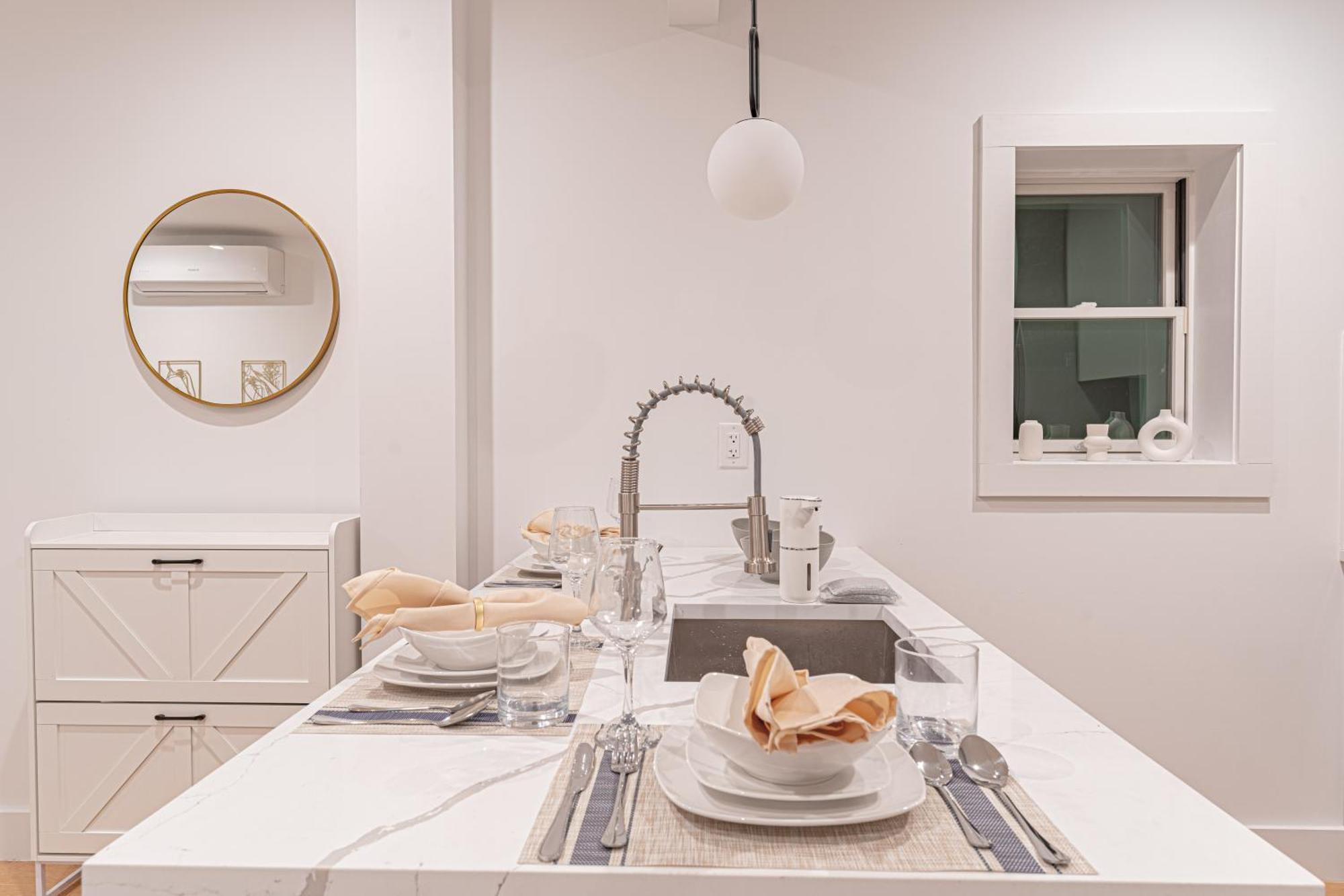 Apartment Modern & Min Brooklyn Gem W Balcony