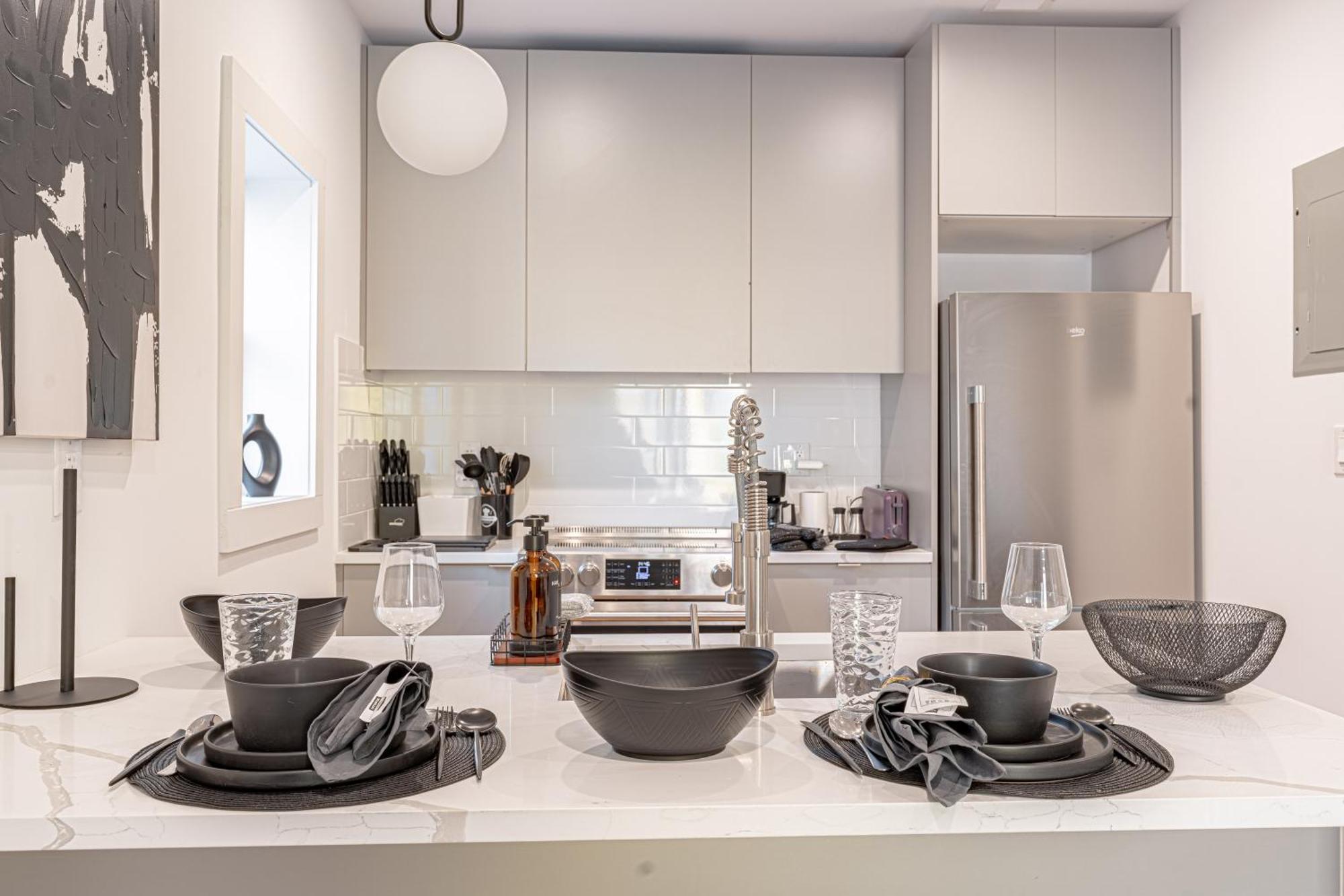 Cozy Brooklyn Getaway With Balcony Apartment *