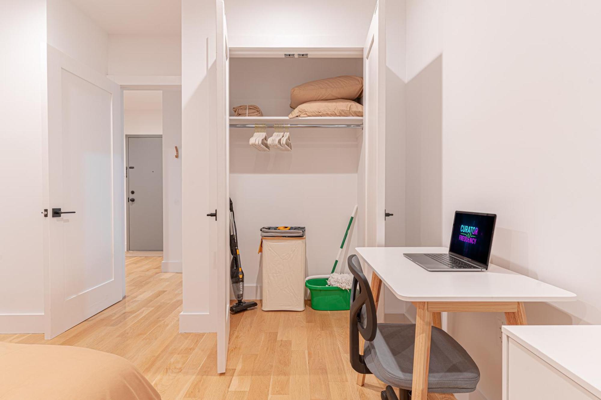 Modern & Min Brooklyn Gem W Balcony * New York